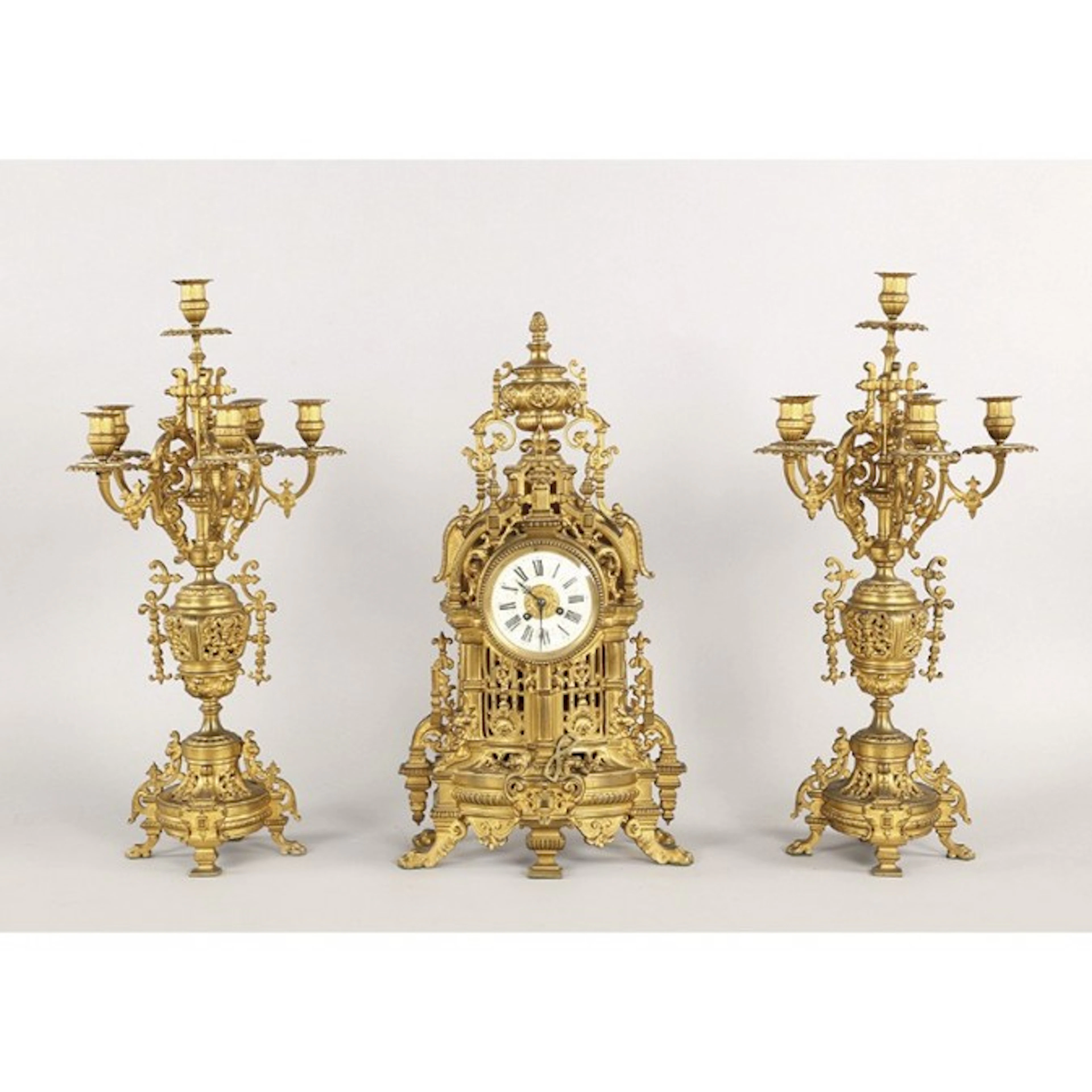 RELOJ DE CHIMENEA CON GUARNICION DE CANDELABROS