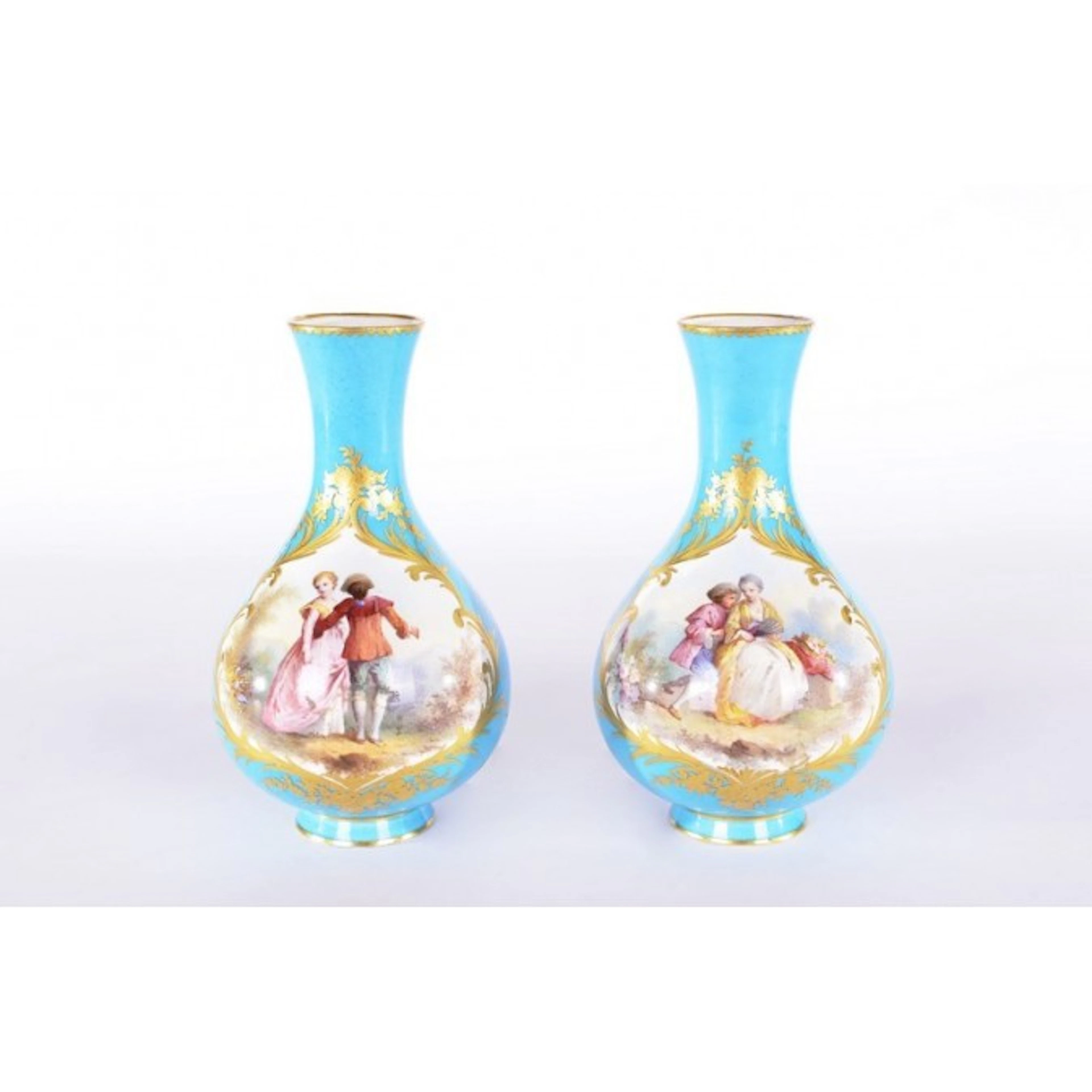 PAREJA DE JARRONCITOS EN PORCELANA DE PARIS, SIGLO XIX