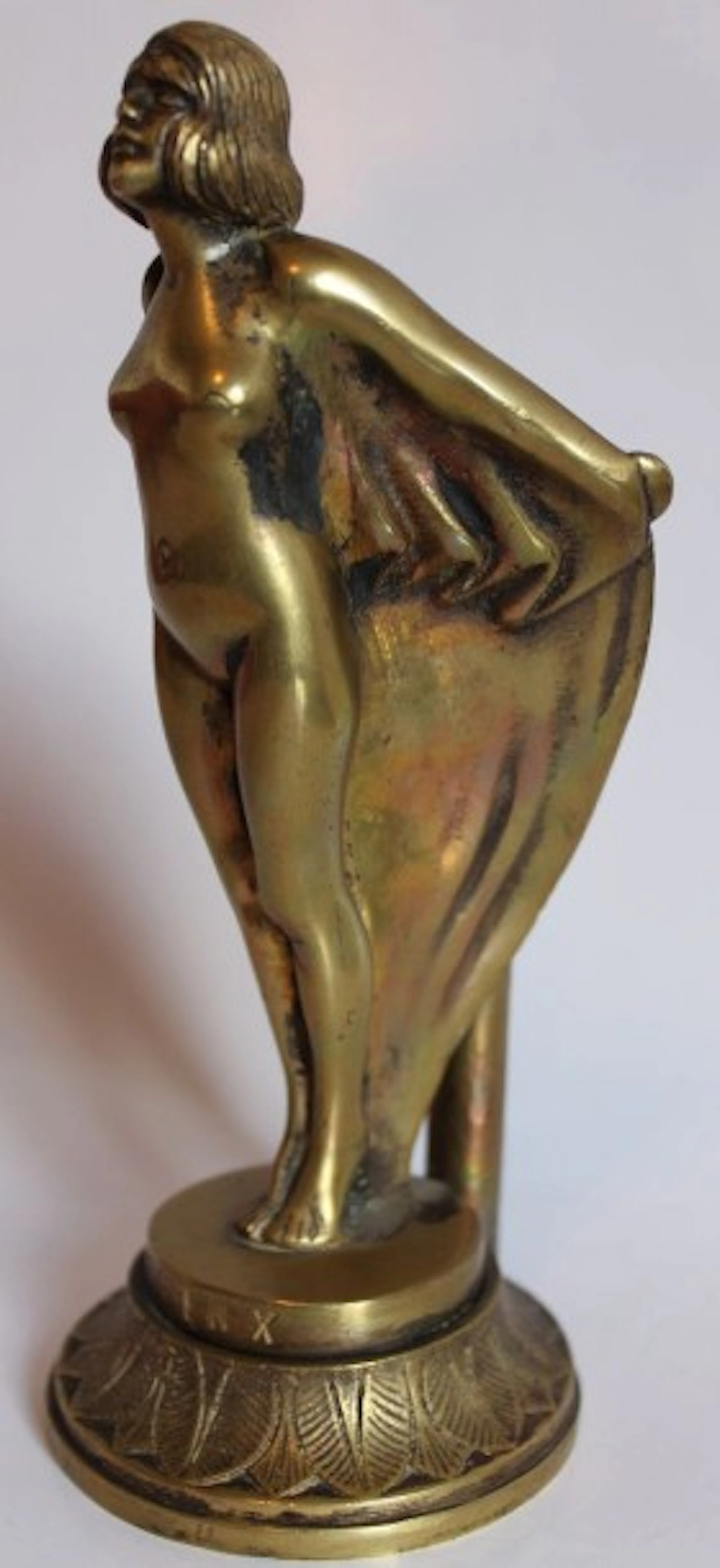 “Femme au voile” Mascotte d’après Max Le Verrier (Max LE VERRIER (1891-1973)
