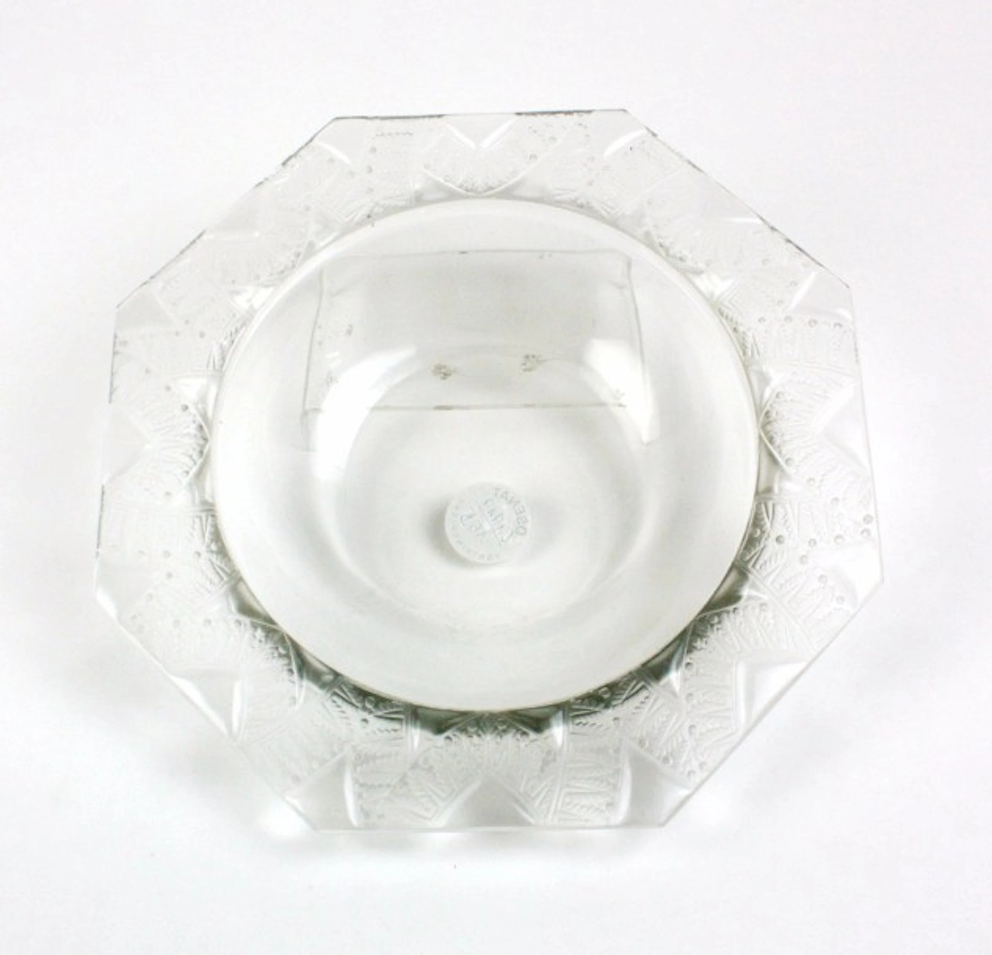 LALIQUE FRANCE PLAT CREUX en cristal moulé de forme octogonale à contour