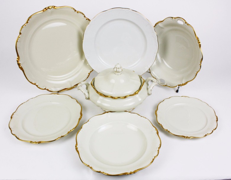 ROSENTHAL Service de vaiselle en porcelaine blanche a contour...