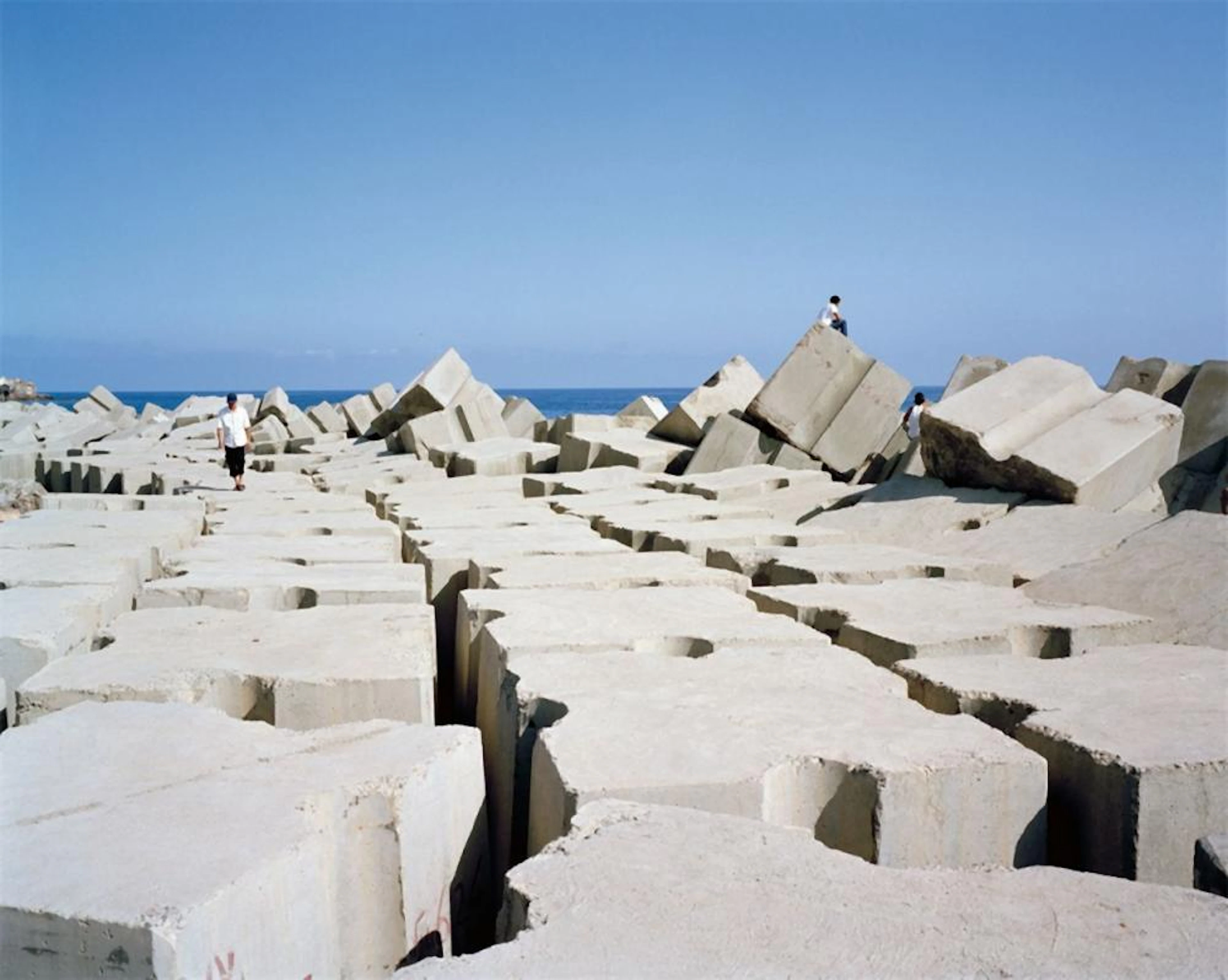 Kader Attia - ?Rochers Carrés?. 2008