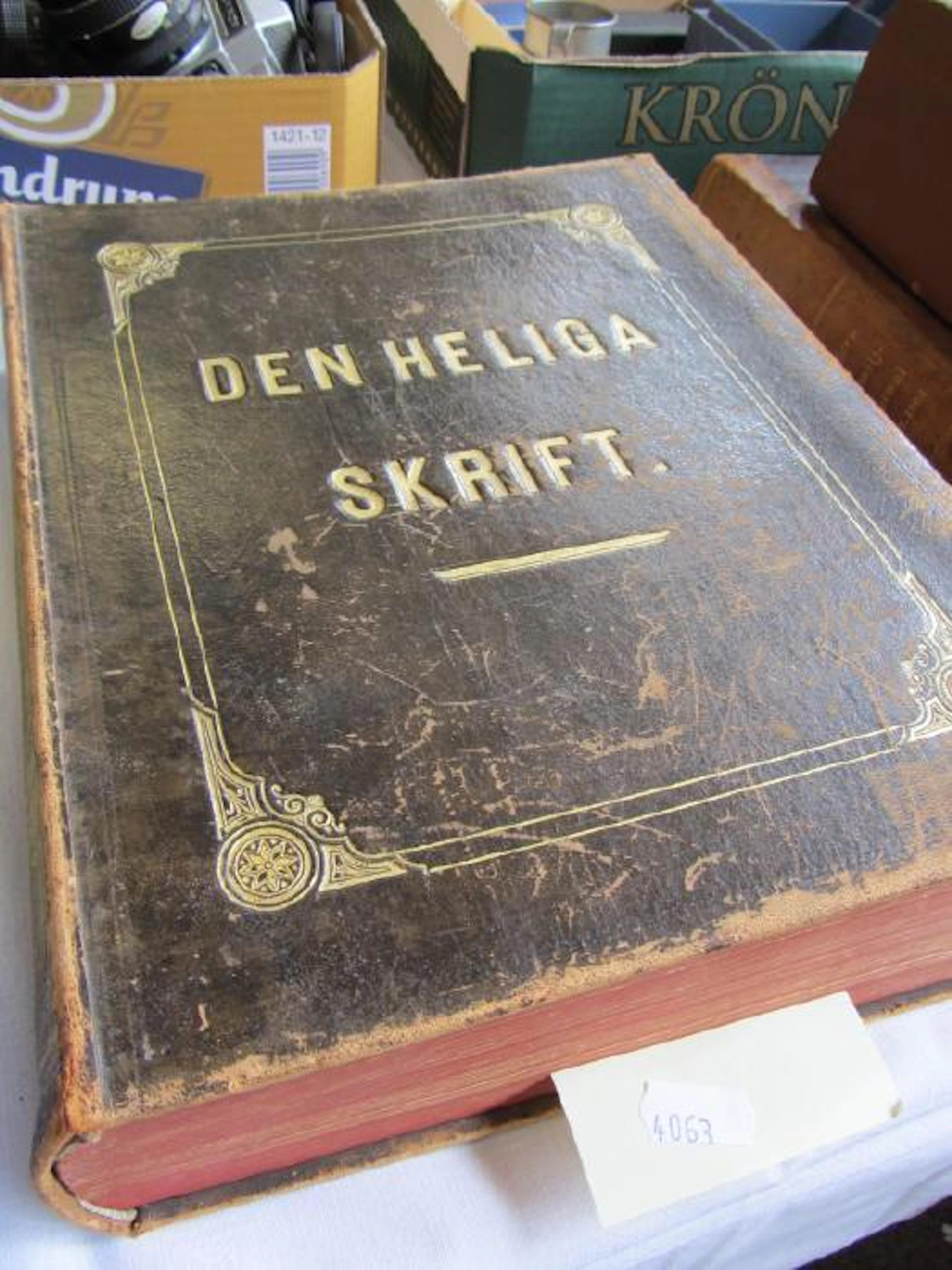 Inbunden antik bibel