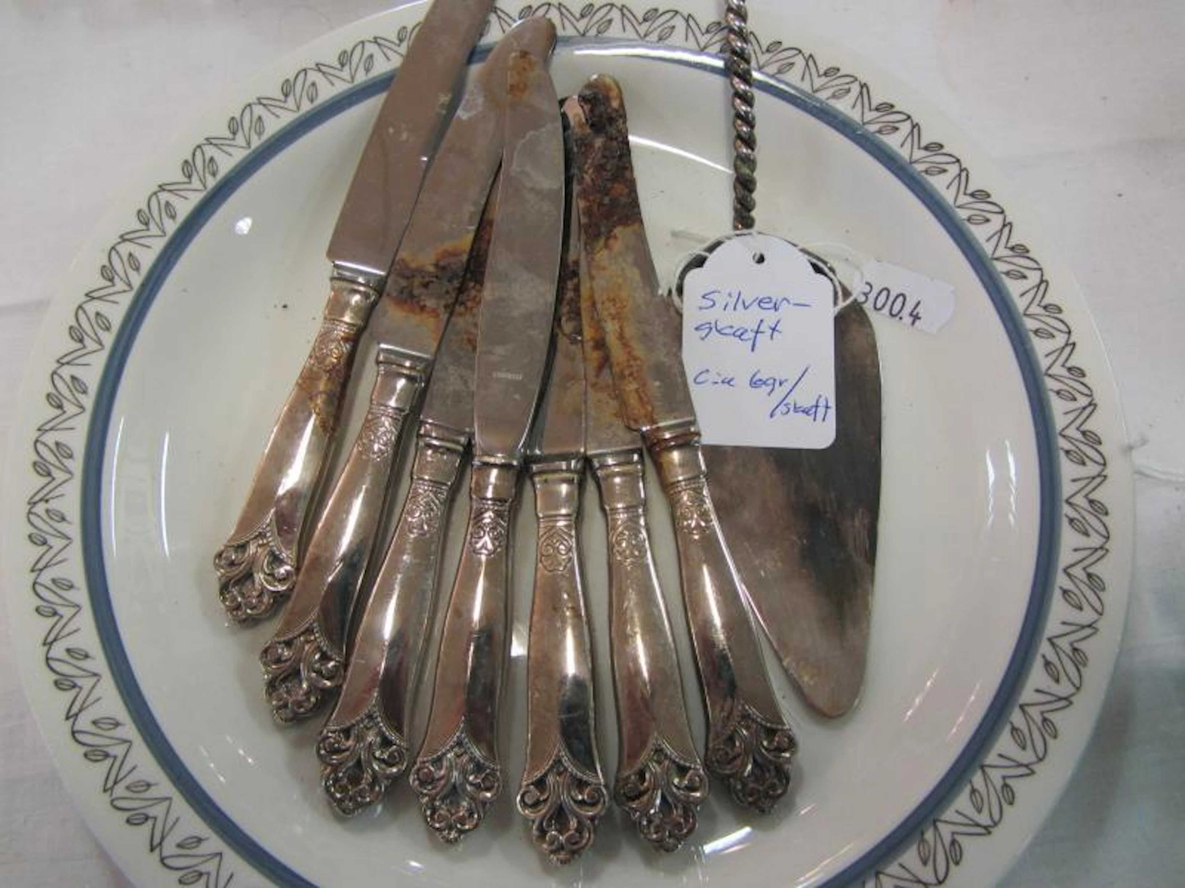 Ett fat m silverknivar ca 50 gr silver