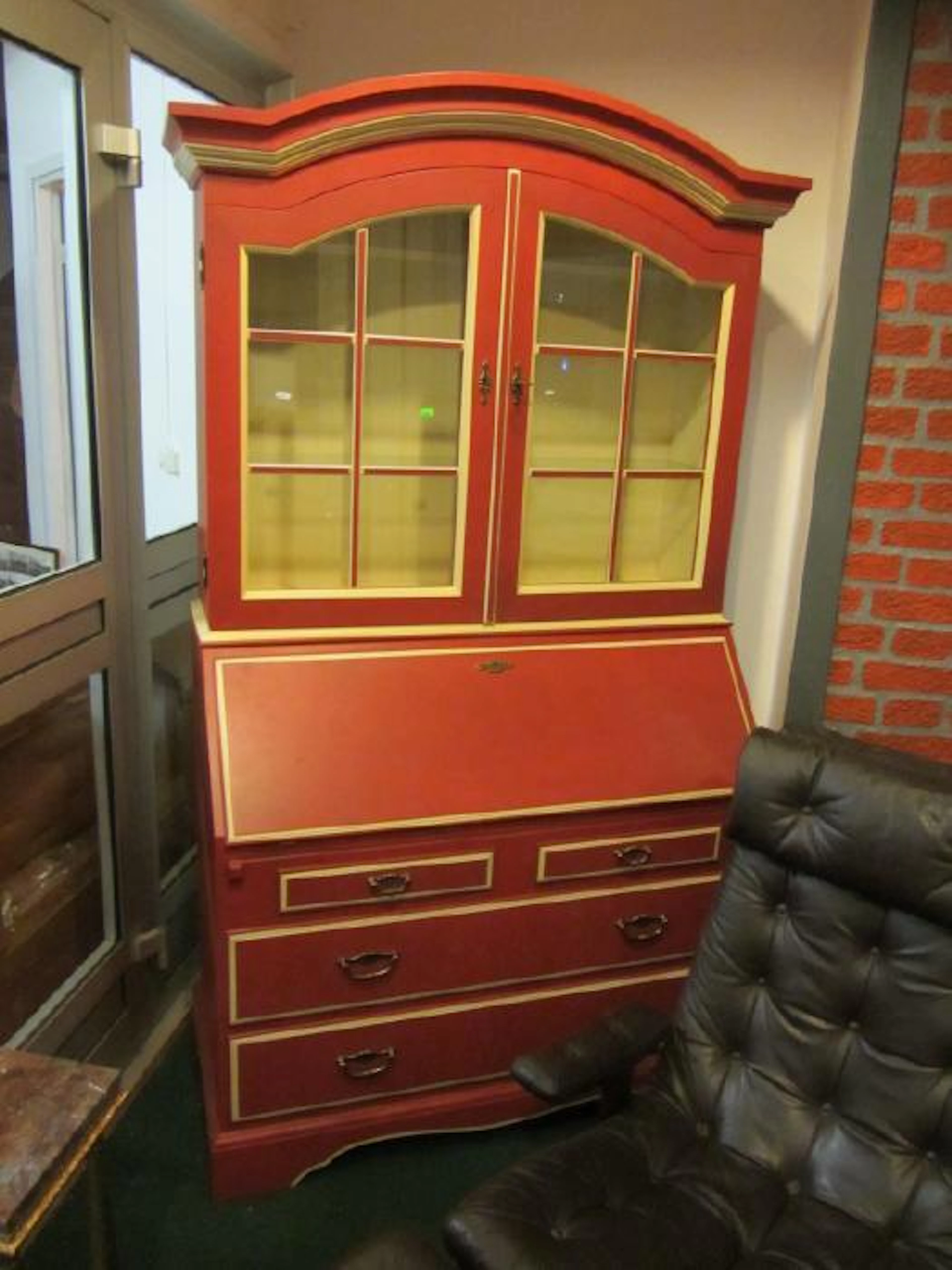 Elegant krönskåp, Tibro Möbler, B-110 cm