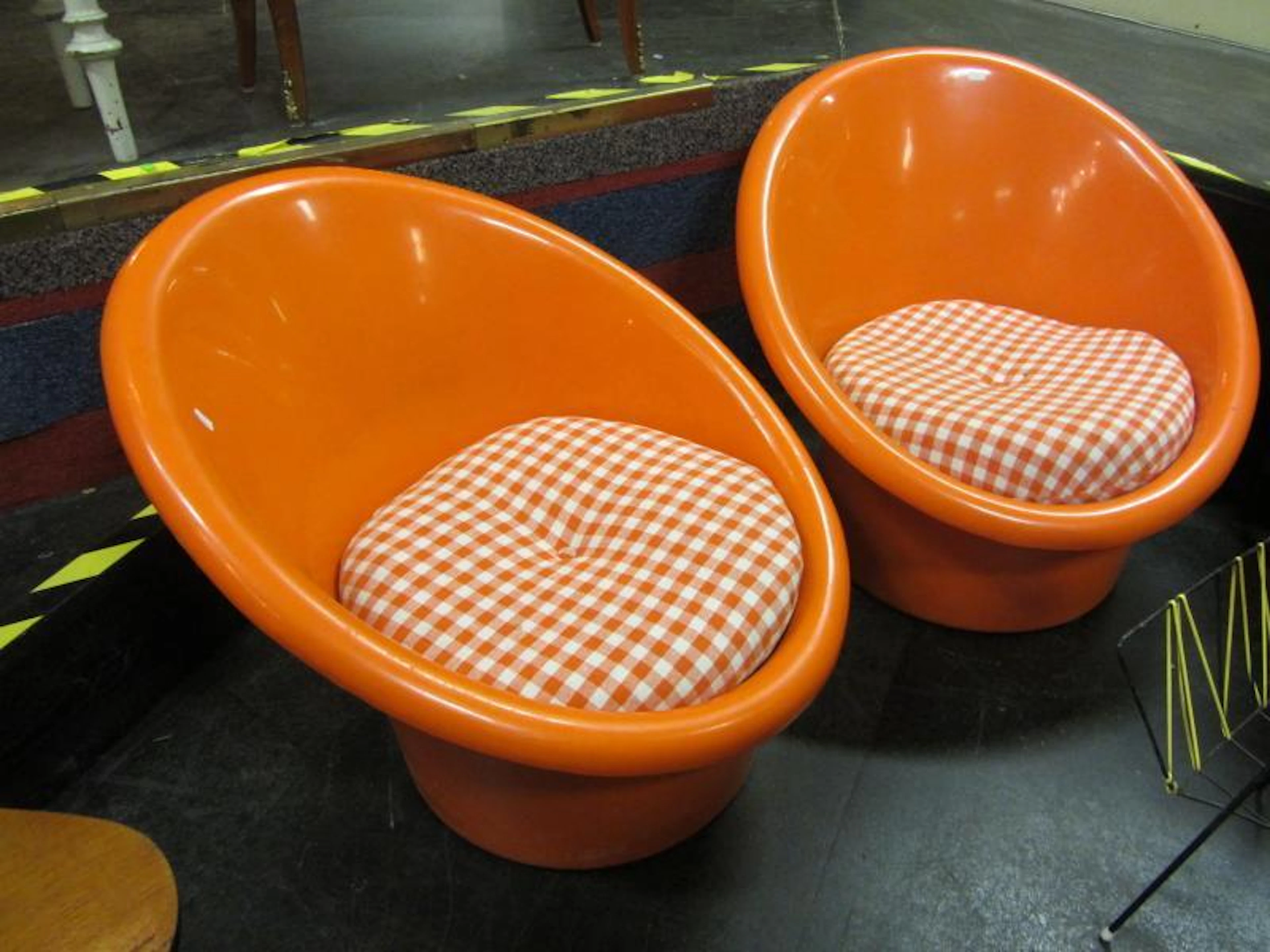 Orange plastfåtölj IKEA Skopa