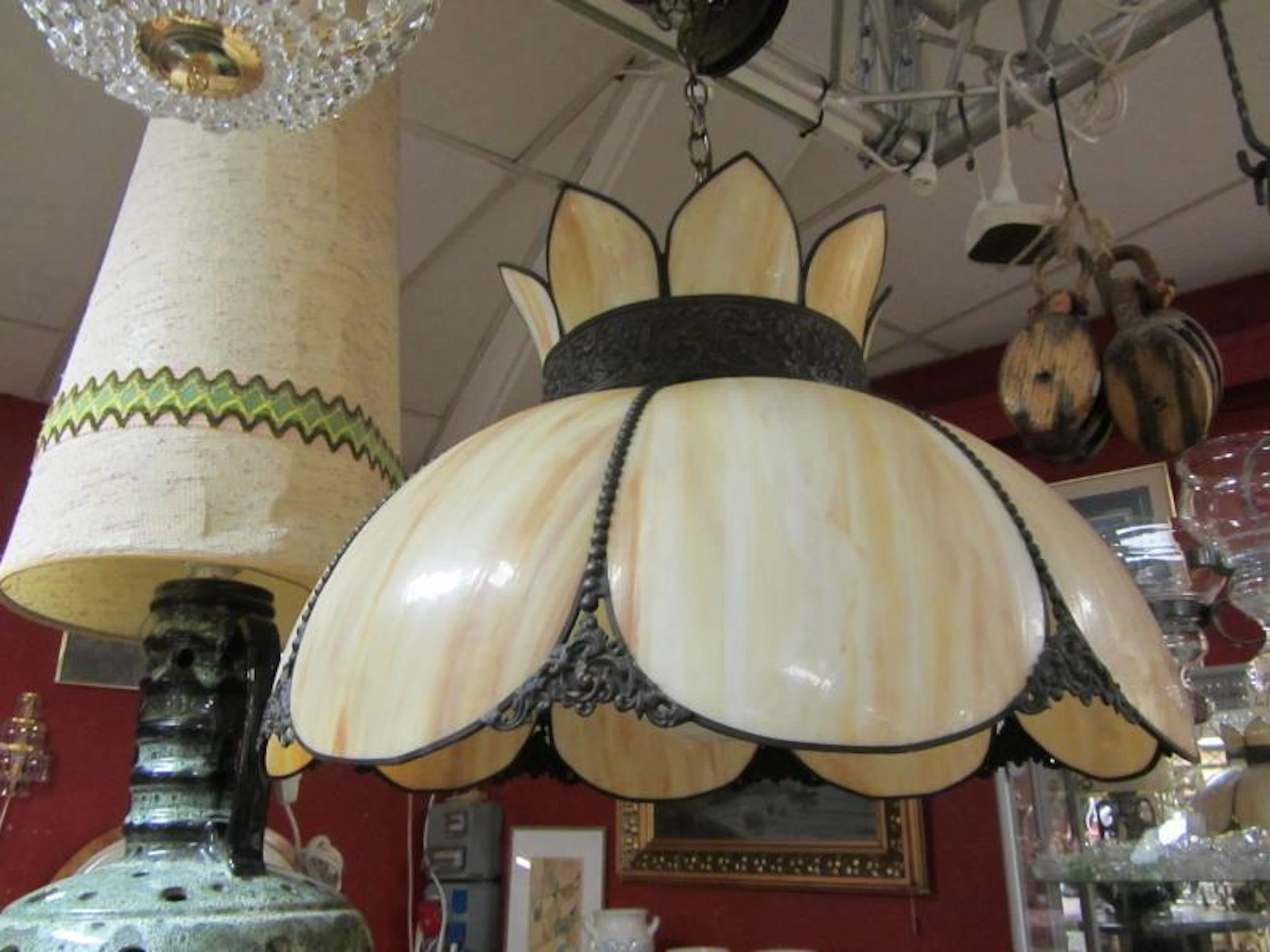 Större Tiffanylampa d-60 cm invändig vit bulb finns