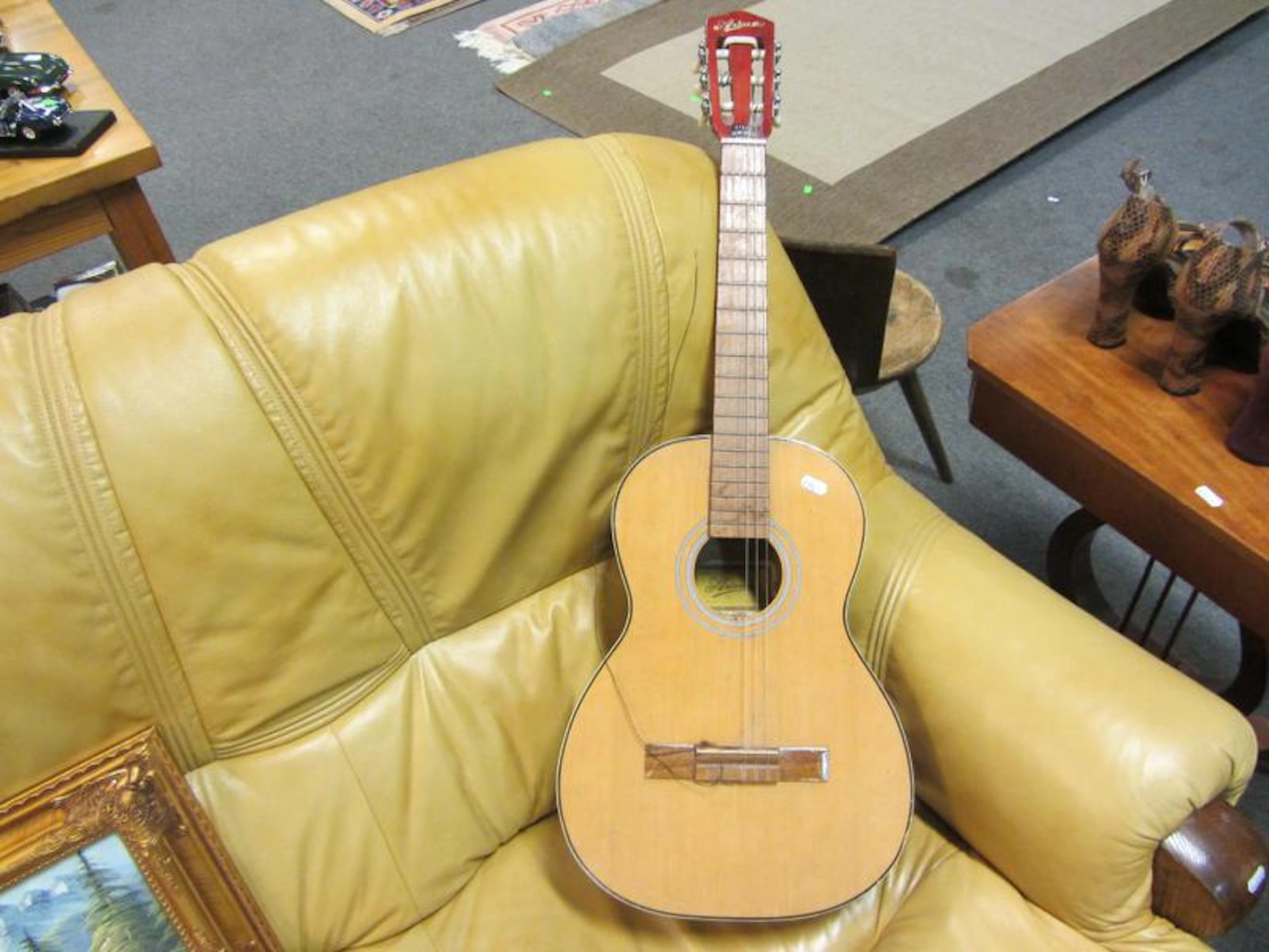 Aukustisk gitarr Ariana Japan