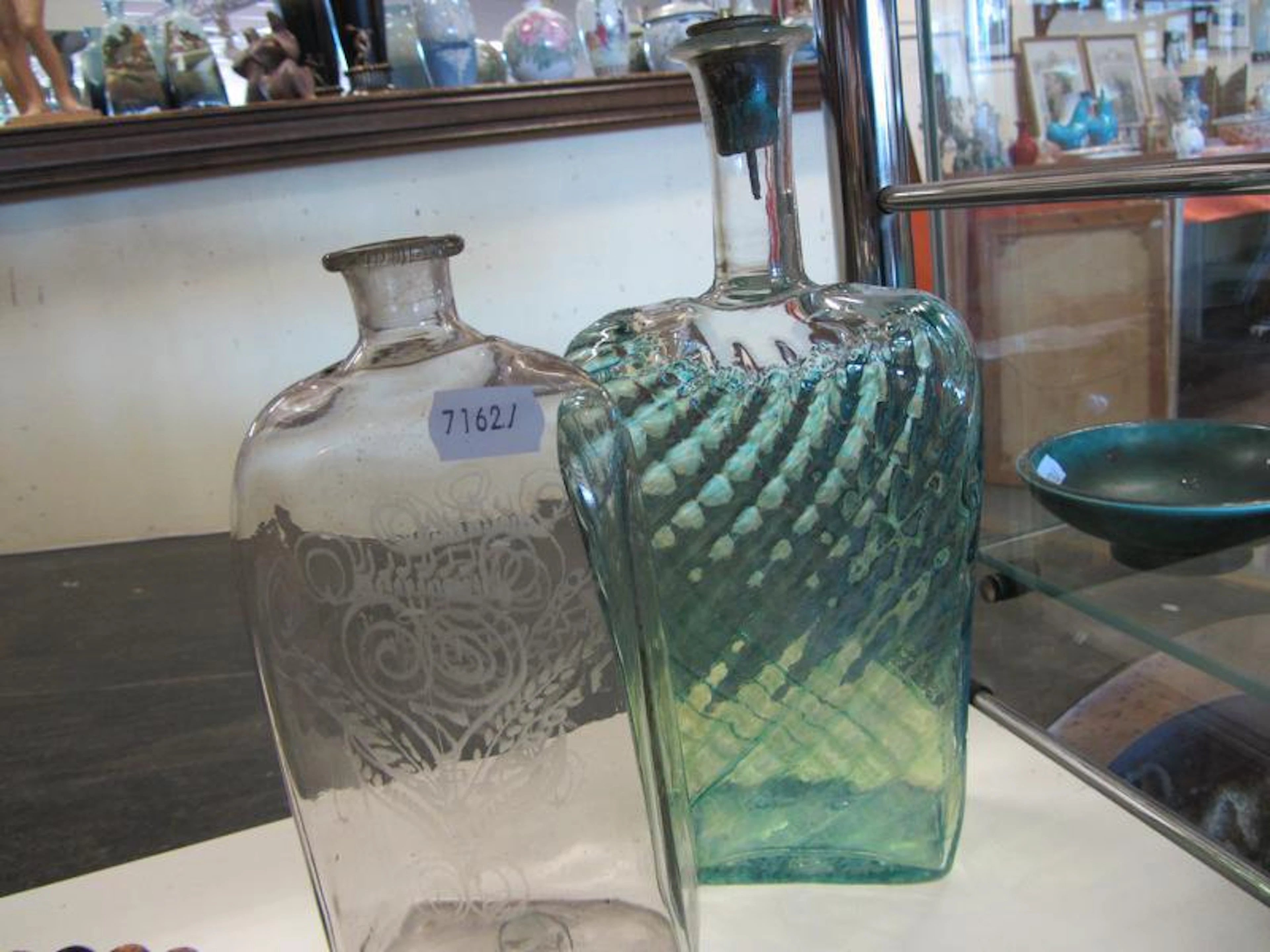 2 antika munblåsta flaskor