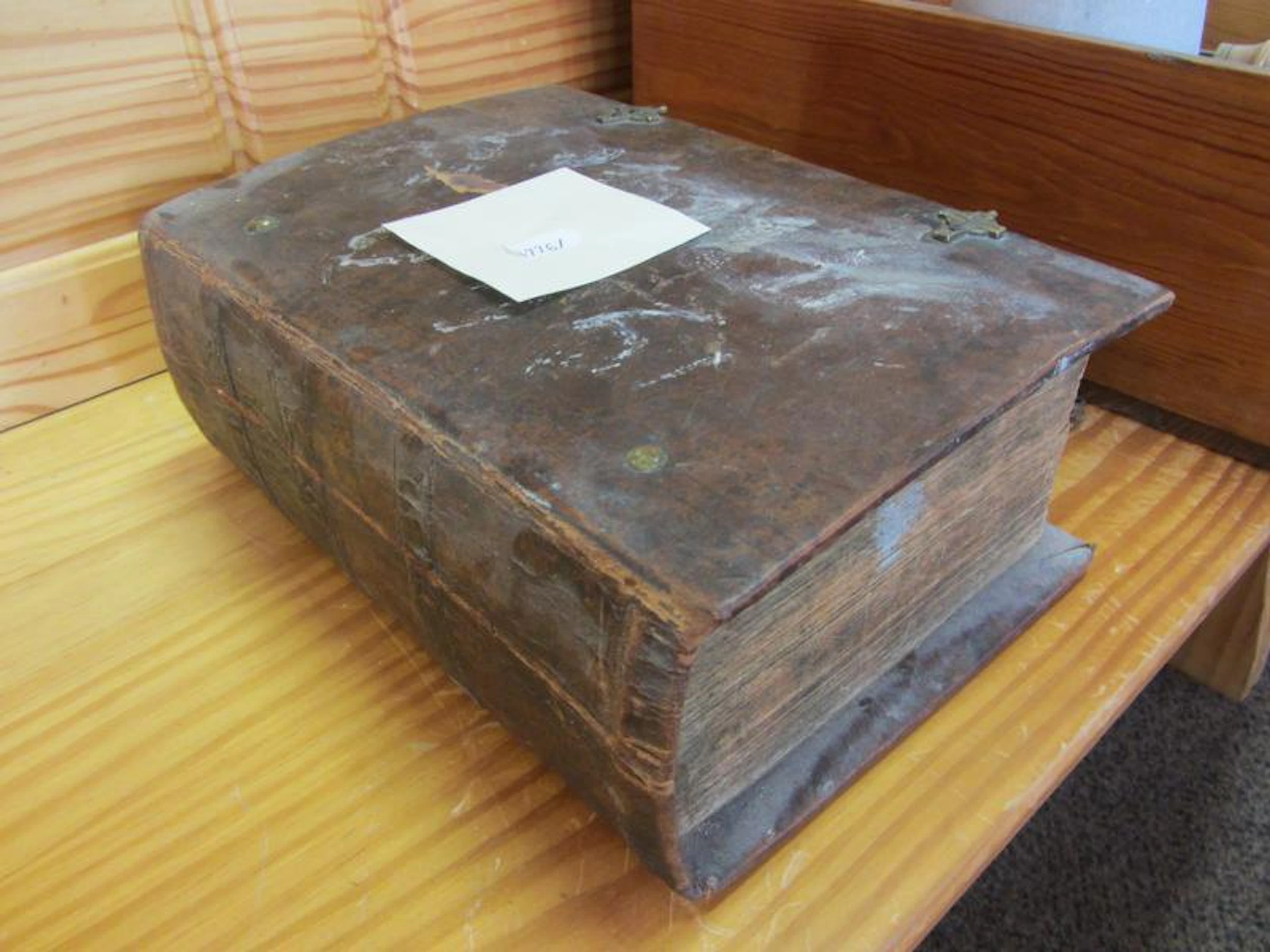 Antik bibel 1862 tjocklek 12 cm