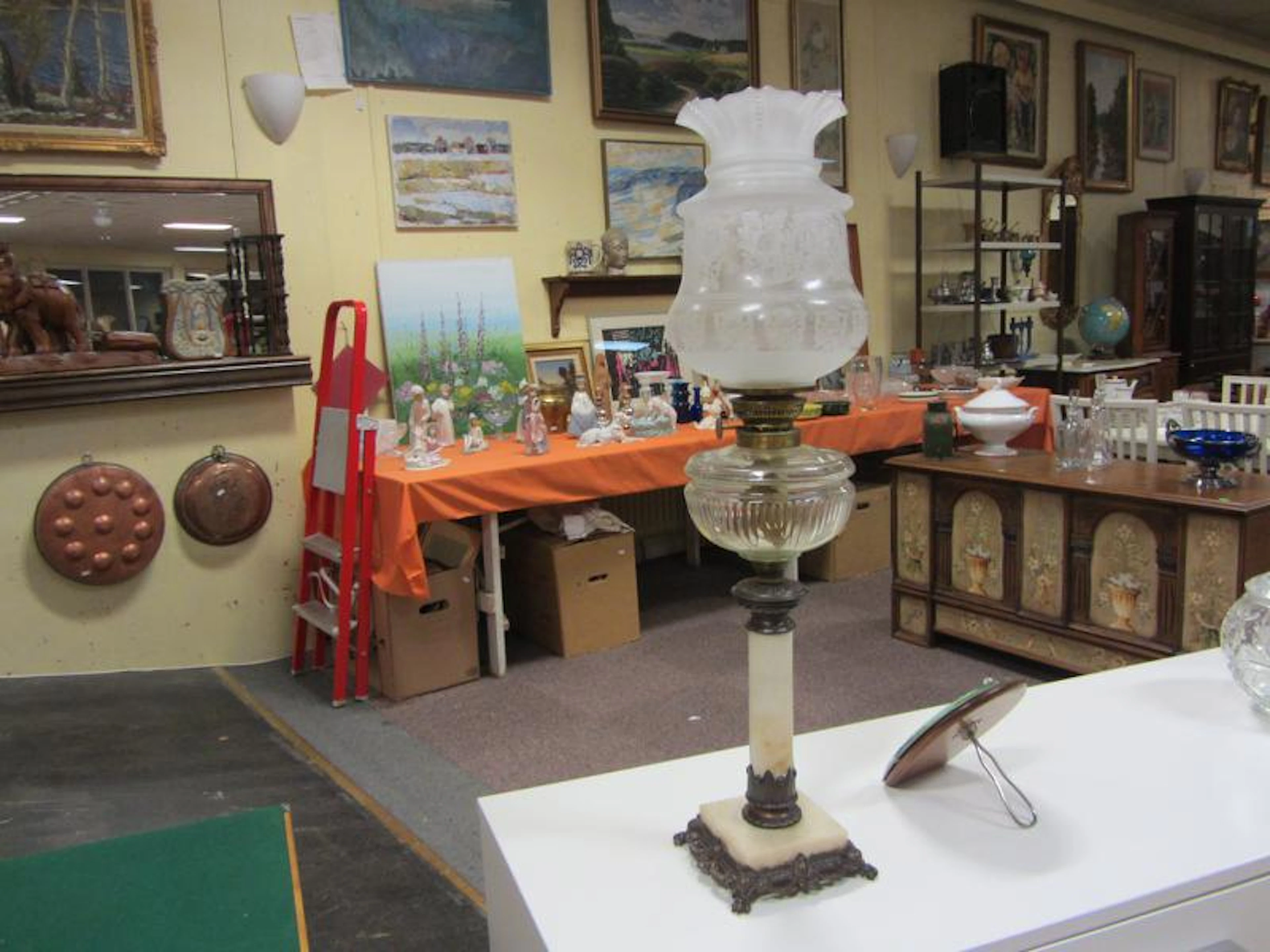 Antik bordsfotogen lampa