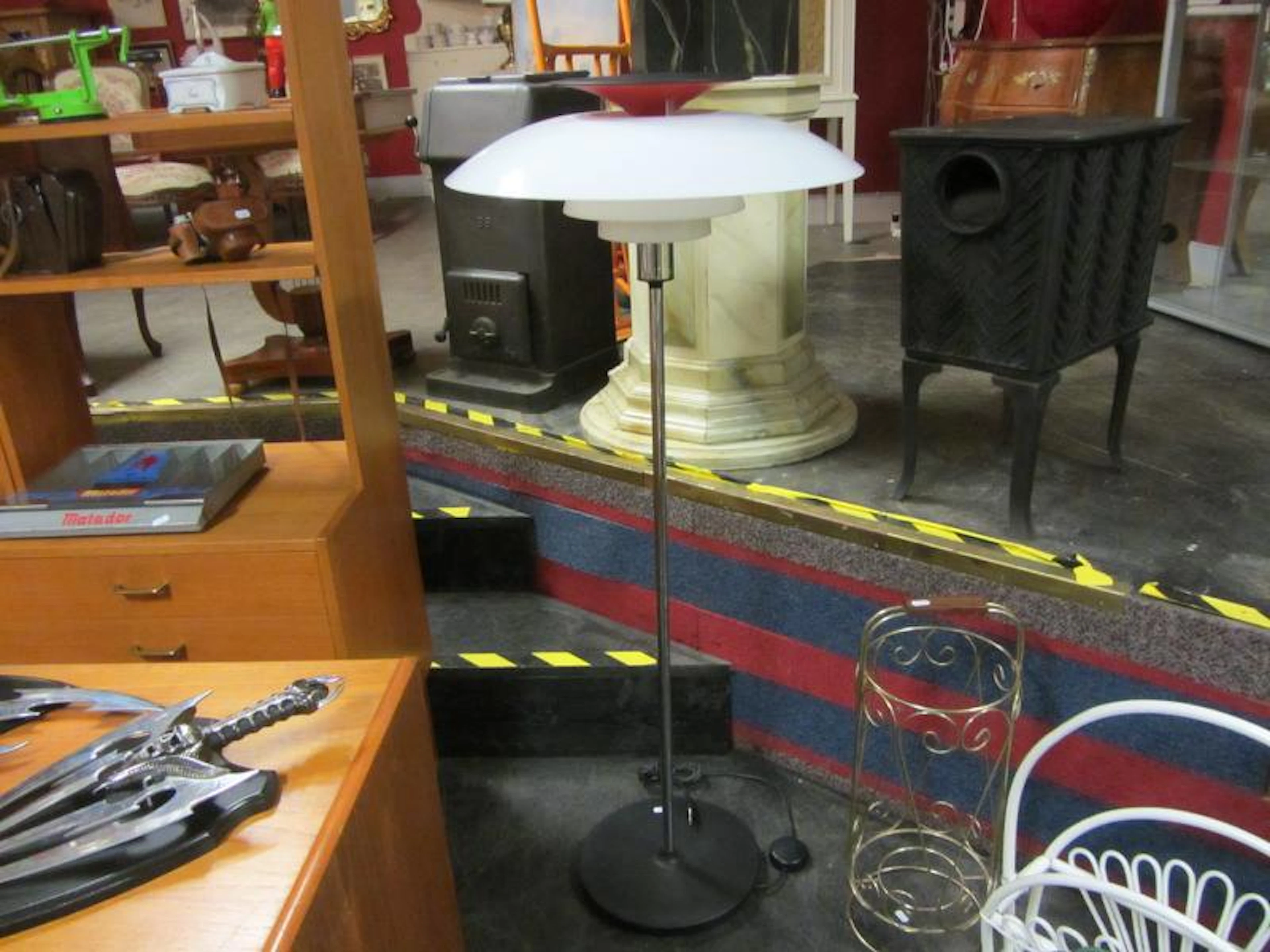 Golvlampa Louis Poulsen