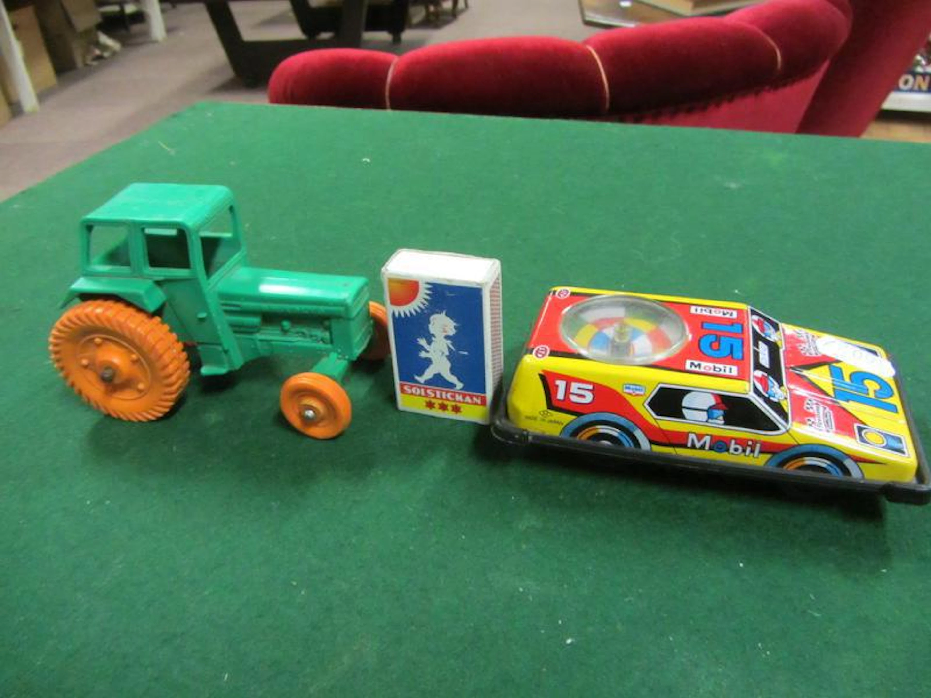 Traktor och bil, plast