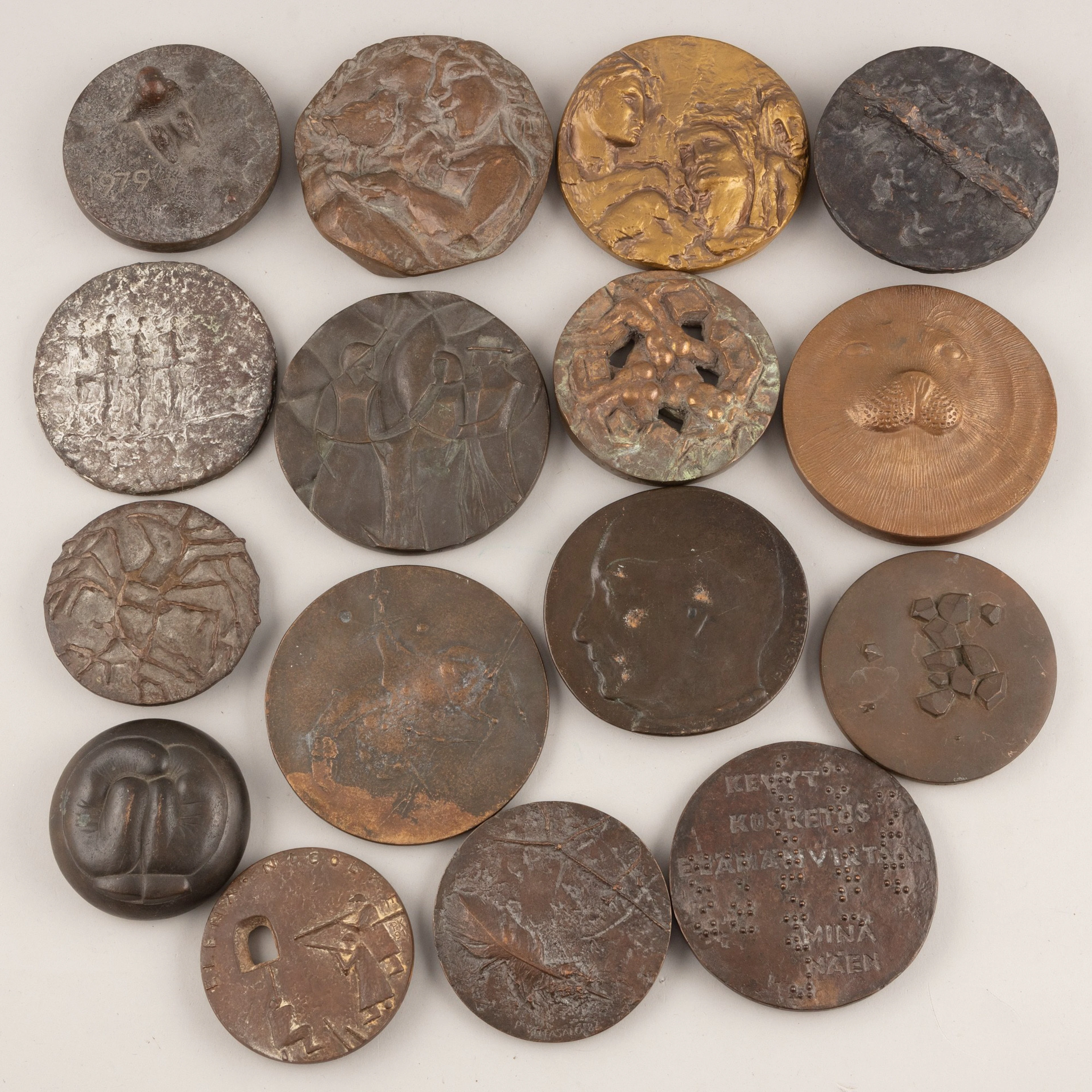 Medals, 16 pcs
