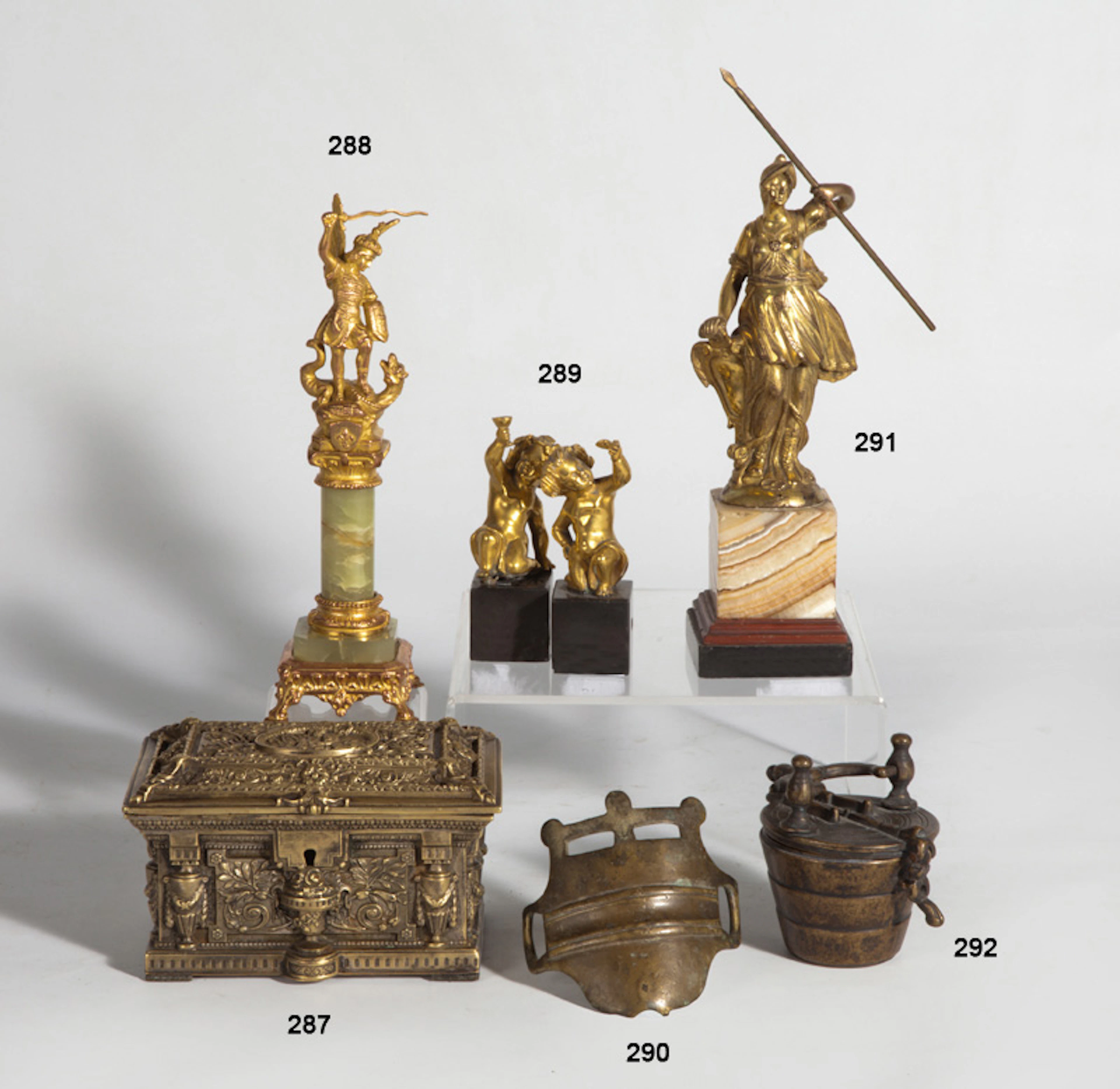 Escuela italiana, quizs Roma, h. 1700. "Minerva". Bronce dorado. Base