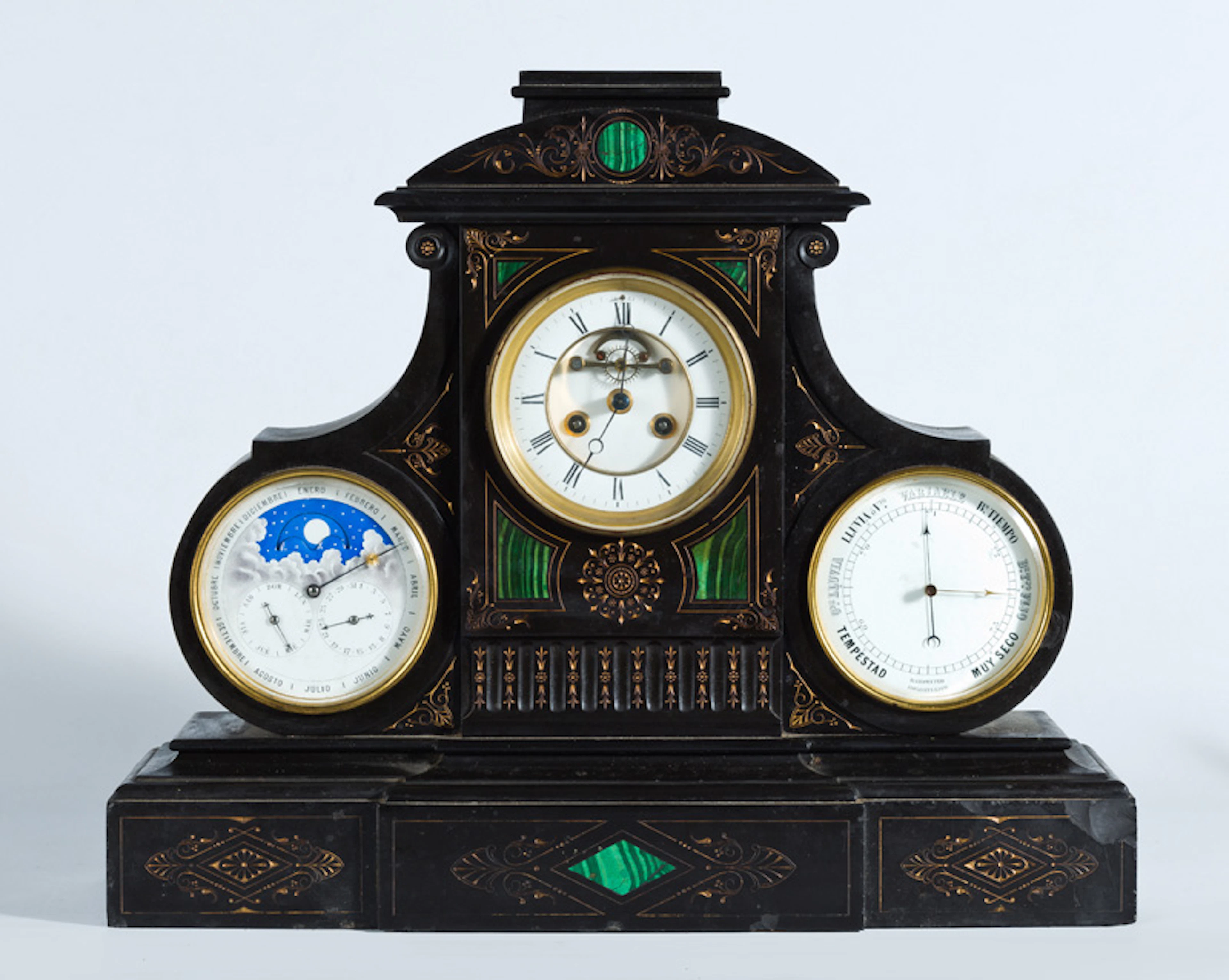 Trabajo espaol, h. 1900 Reloj regulador de sobremesa en mrmol negro