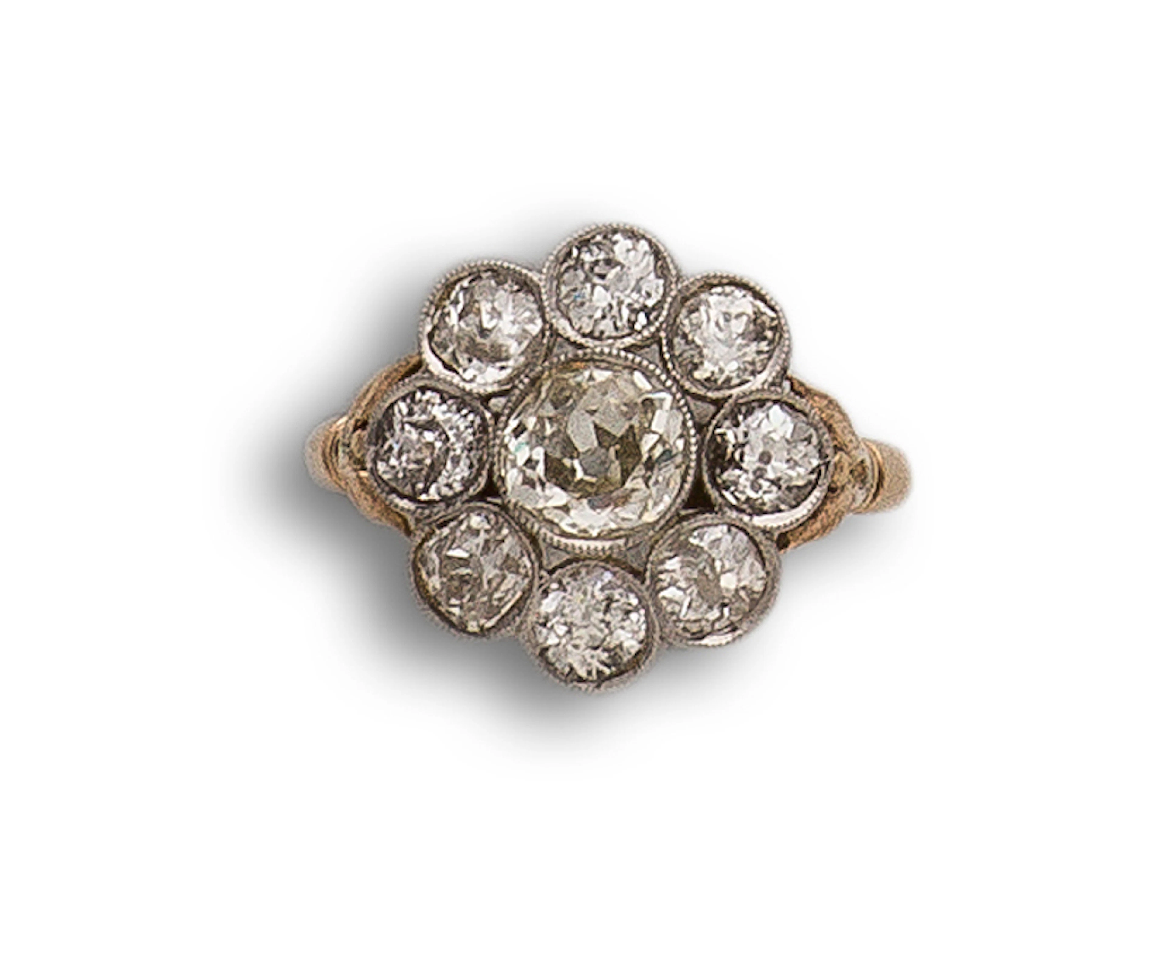 Anillo de pp. de s.XX con rosetn de brillantes de talla antigua cuyo
