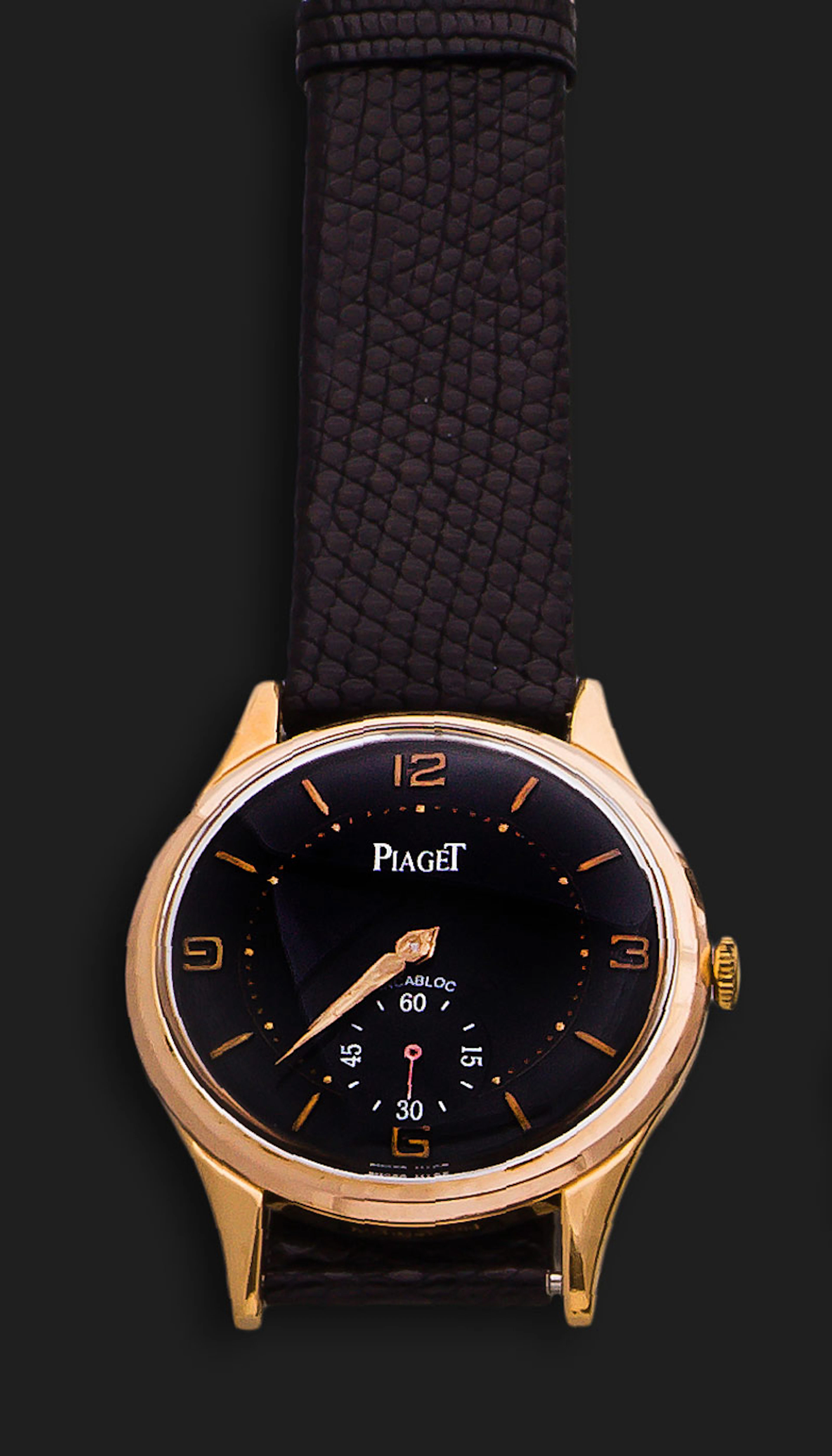 Reloj PIAGET aos 50, caja dorada laminada en oro. Esfera negra.