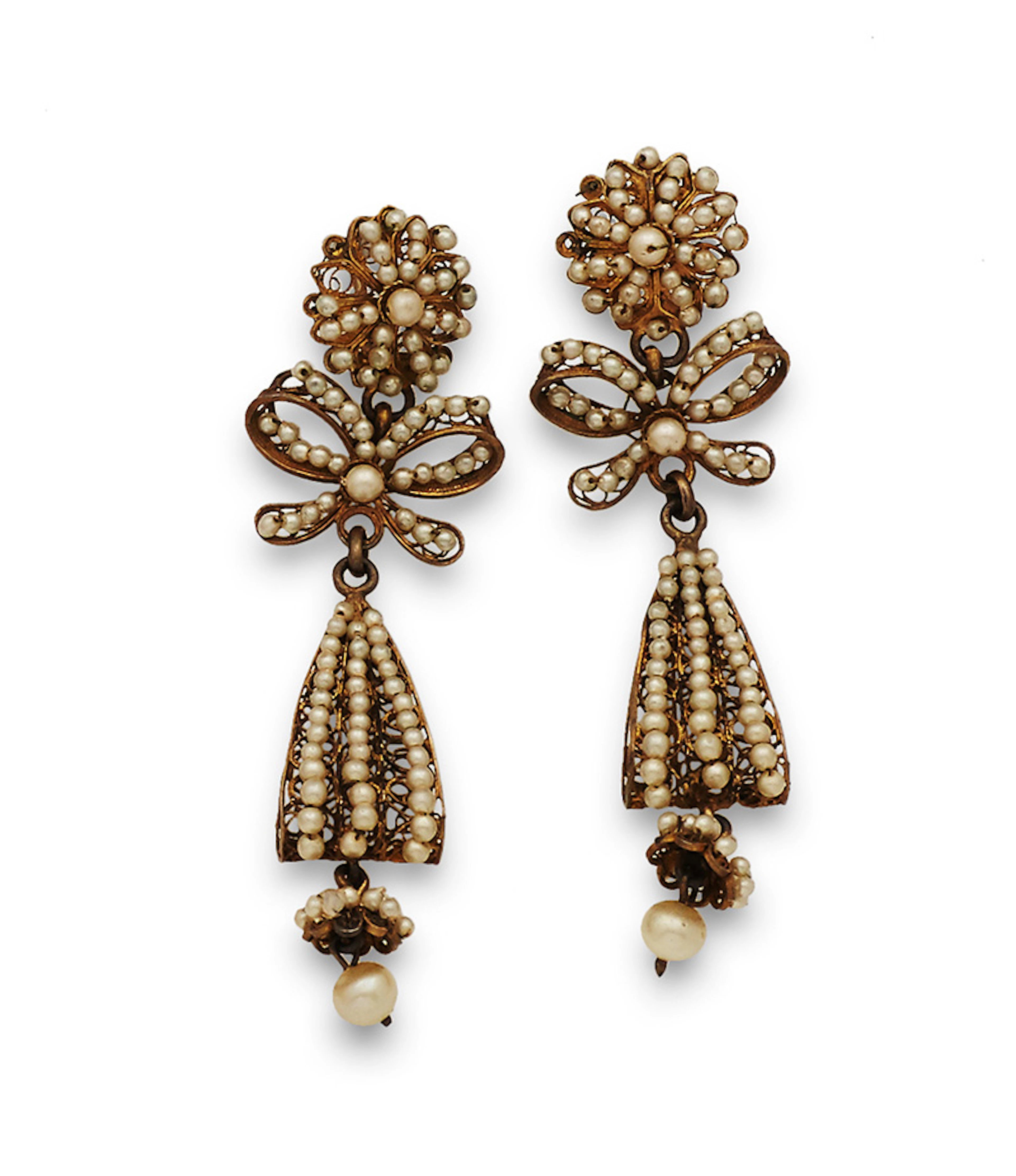 Pendientes largos s.XIX de botn ,lazo banda colgante,con perlas de