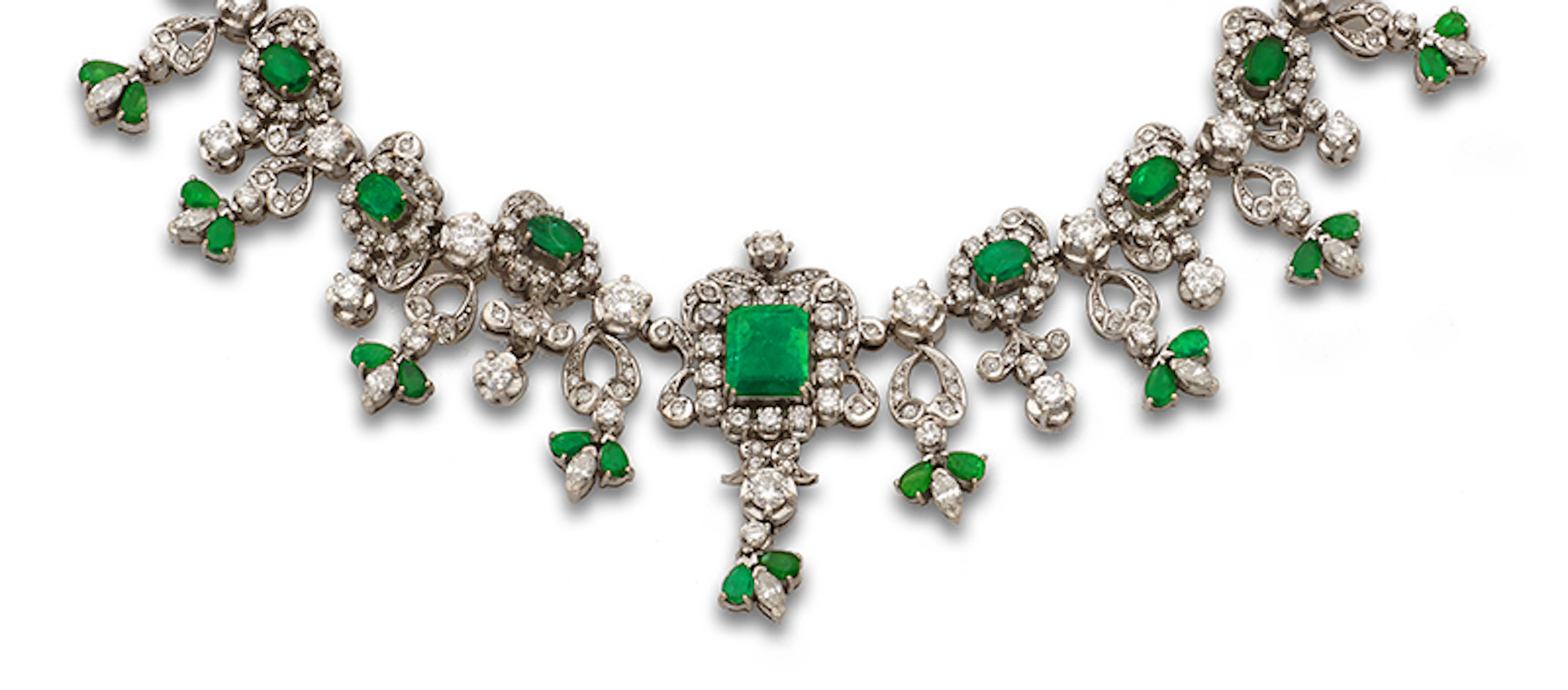 Collar de esmeraldas y brillantes aos 60. Con centro de esmeralda