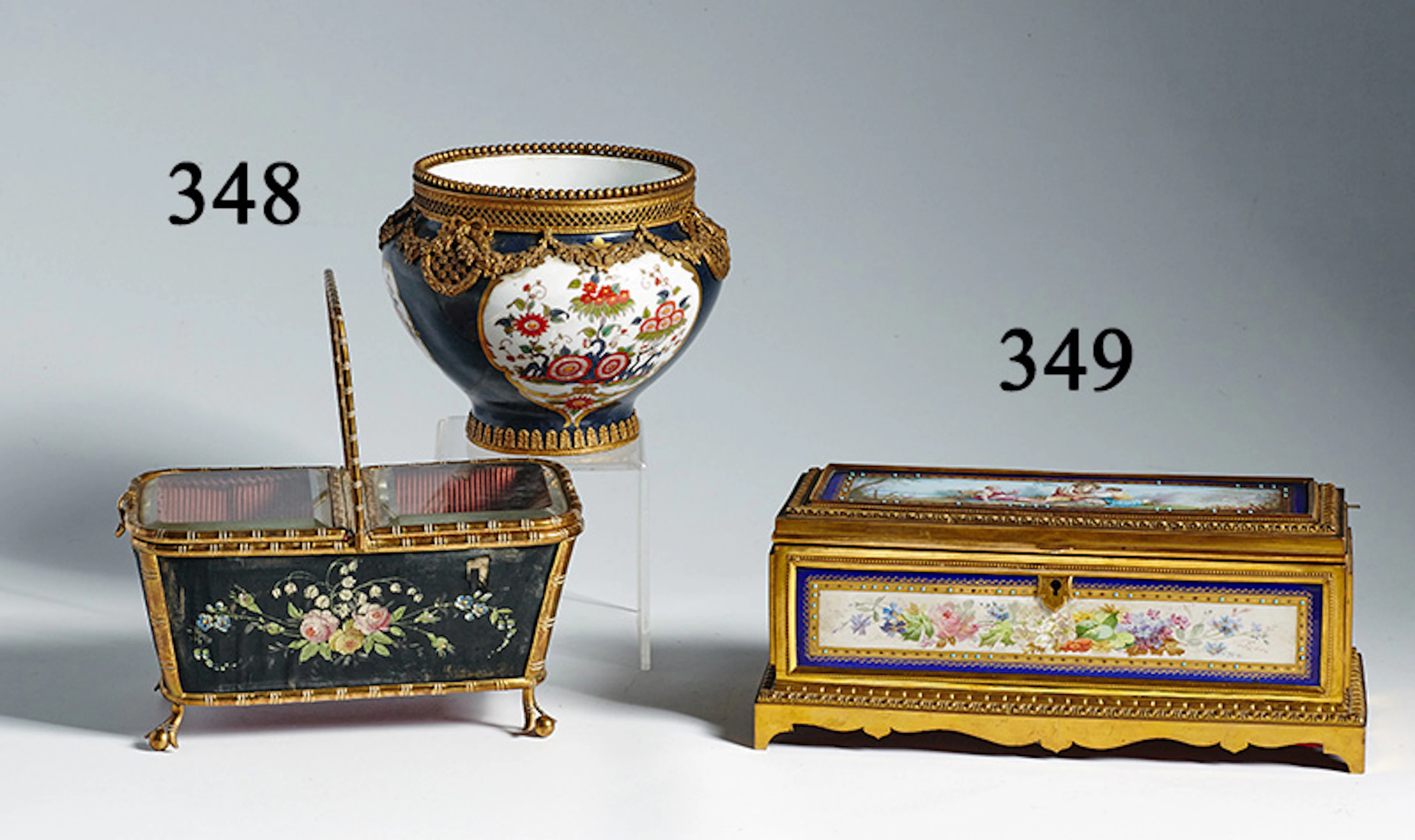 Francia, ff. del S. XIX Joyero de estilo Luis XVI de porcelana esmaltada