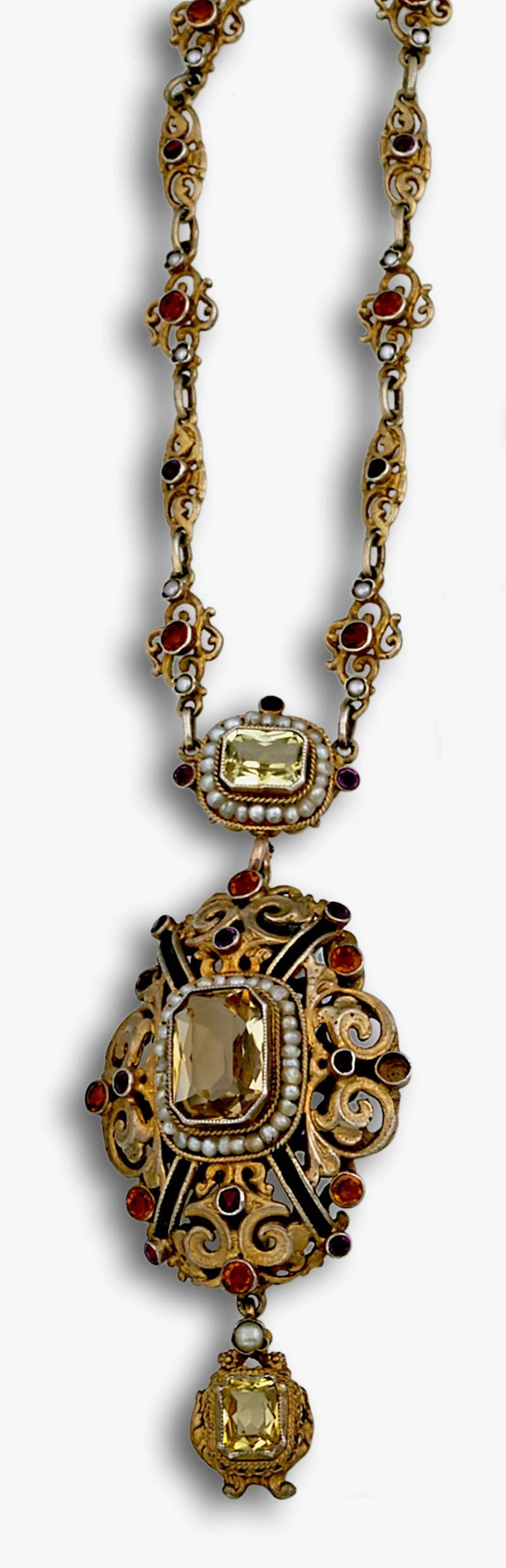 Collar de estilo renacimiento con gran centro colgante desmontable