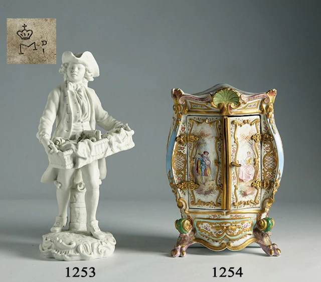 Armarito de loza esmaltada de estilo Luis XV. Capodimonte, ffs. del S. XIX