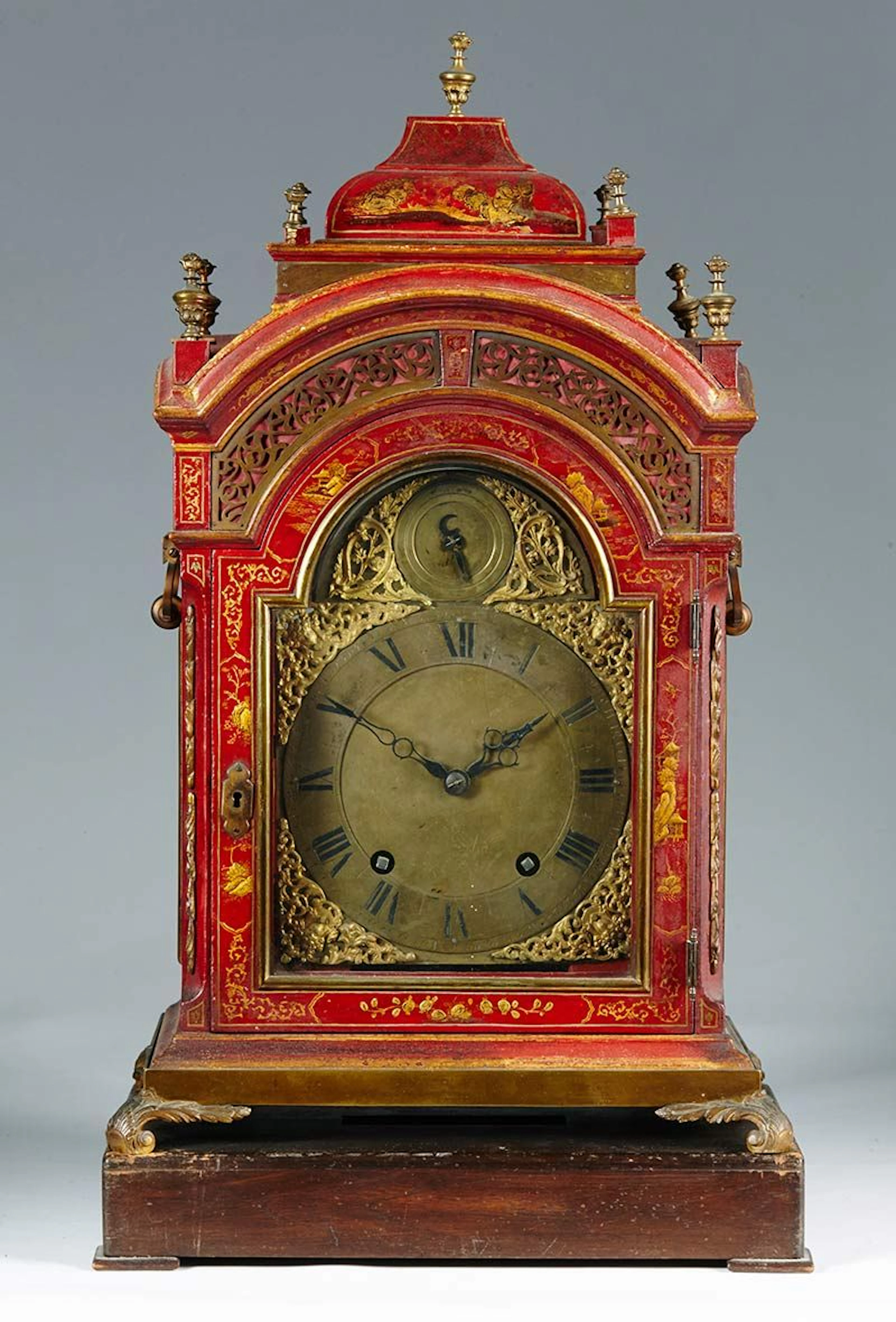 Charles Le Roy, ff. del S. XVIII. Reloj bracket con caja inglesa lacada