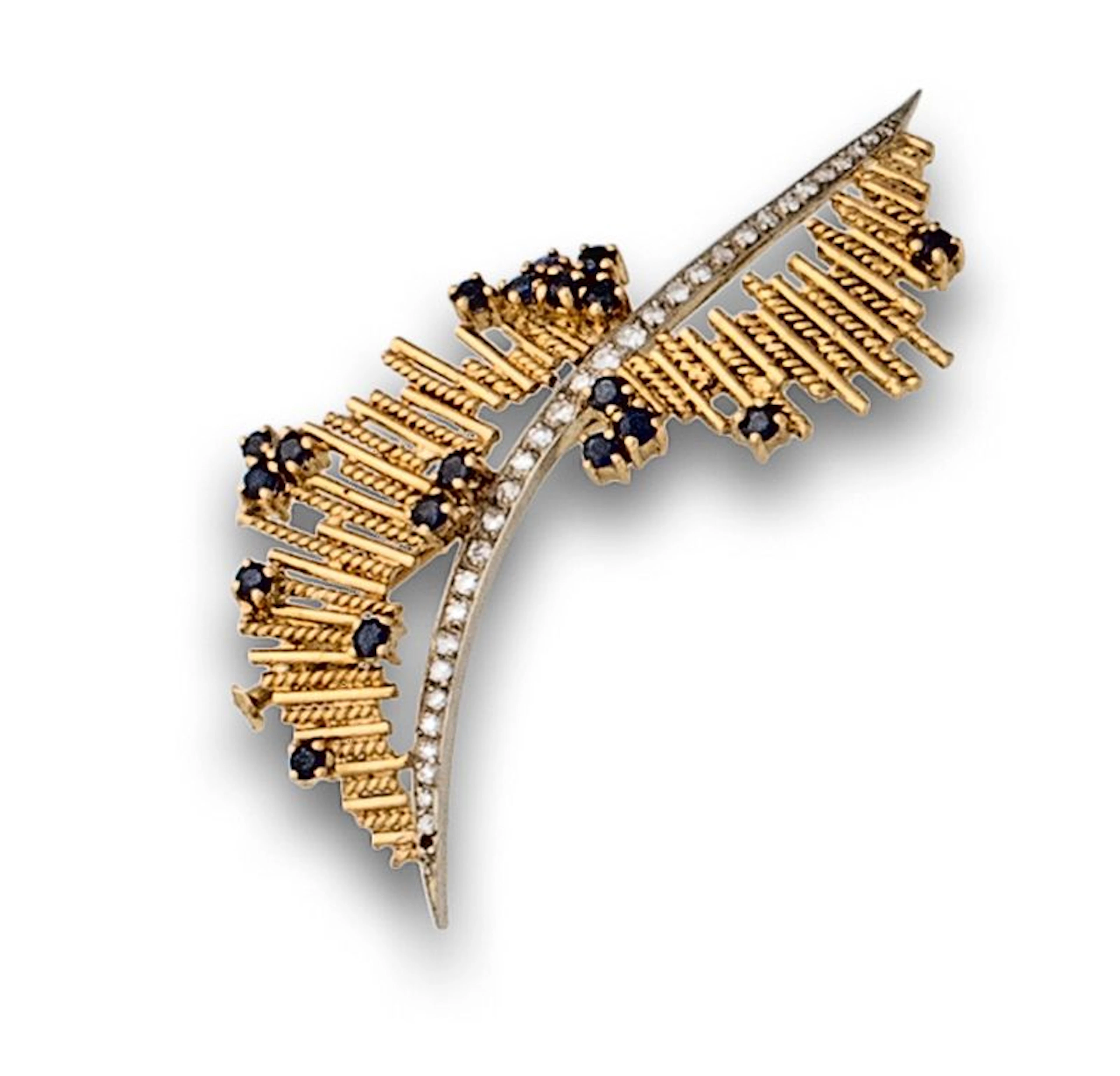 Broche aos 70 a modo de pluma, con nervio de brillantes en oro blanco