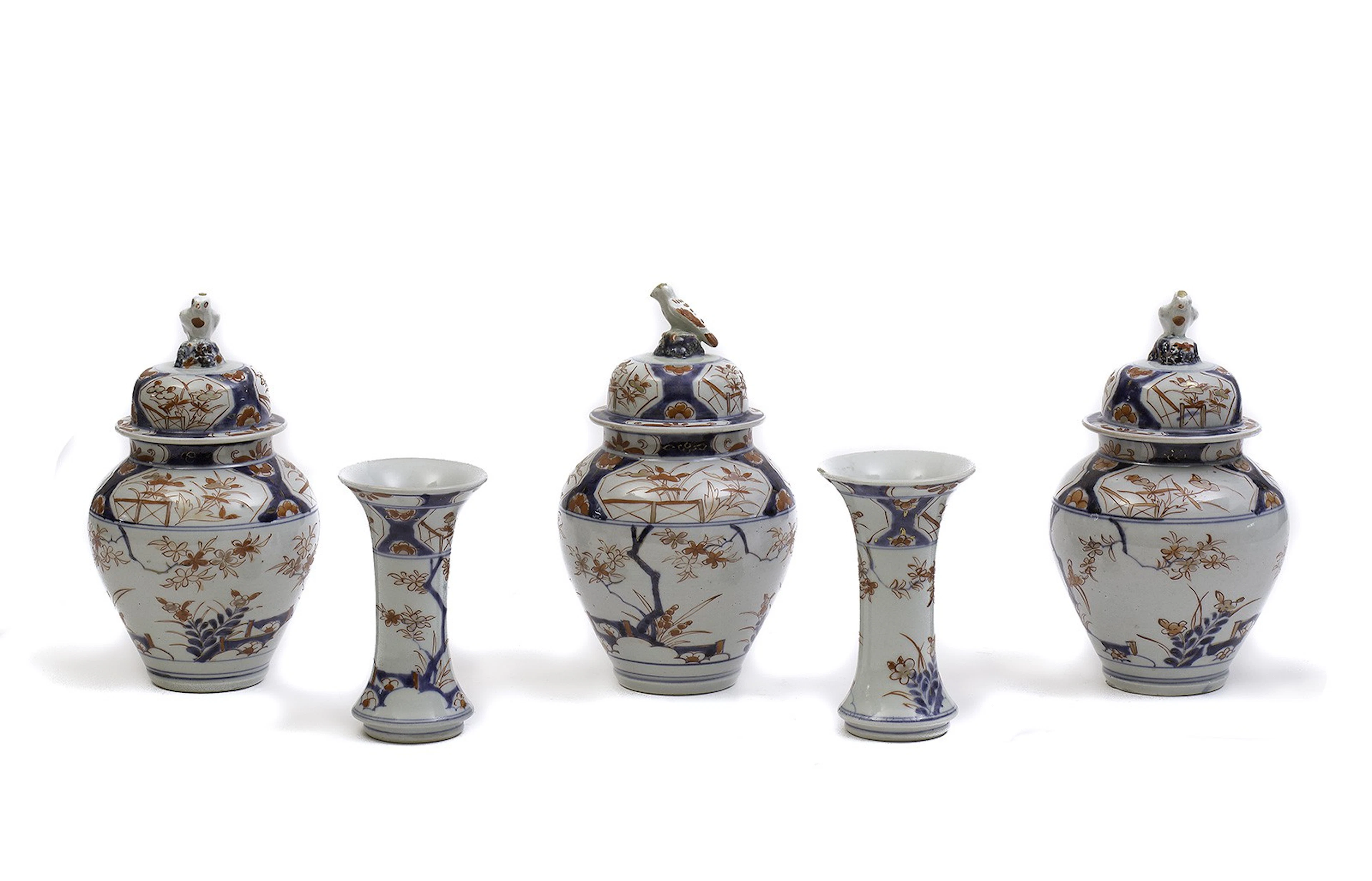 Plato en porcelana china esmaltada tipo Imari
