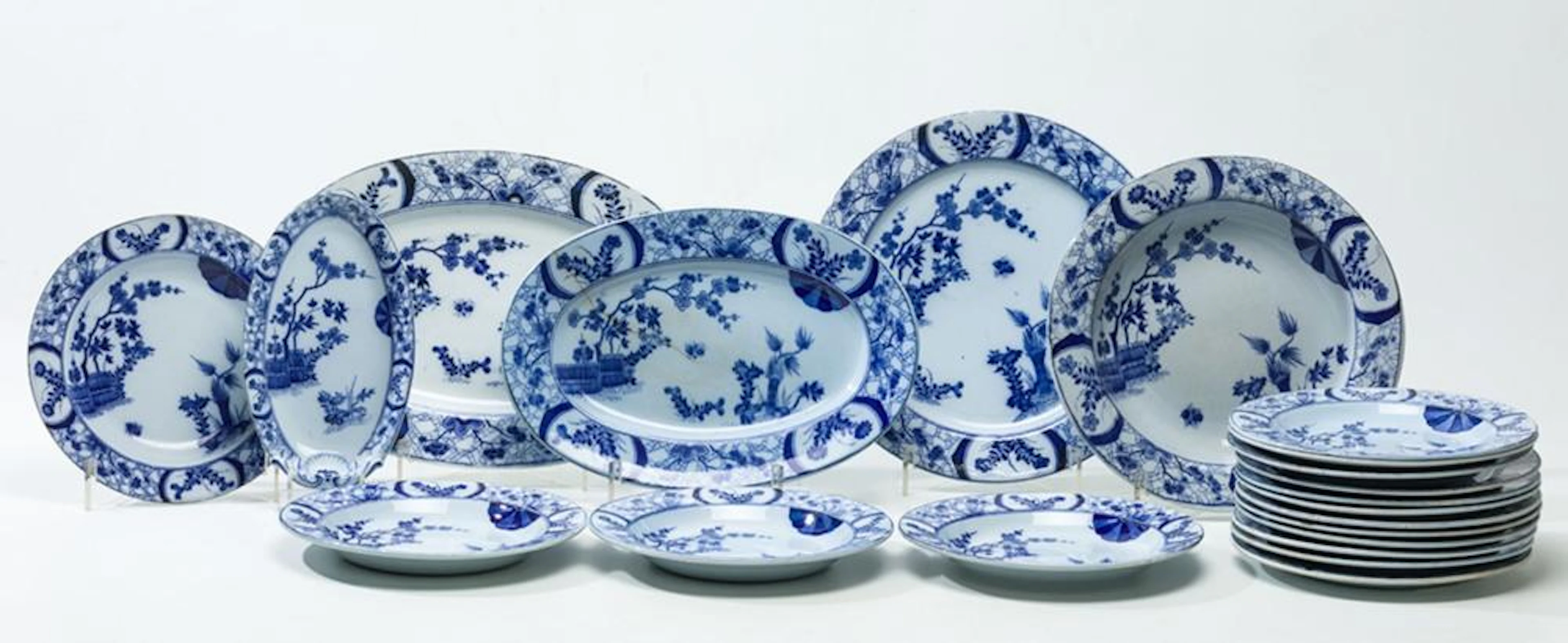 Vajilla francesa decoración azul.