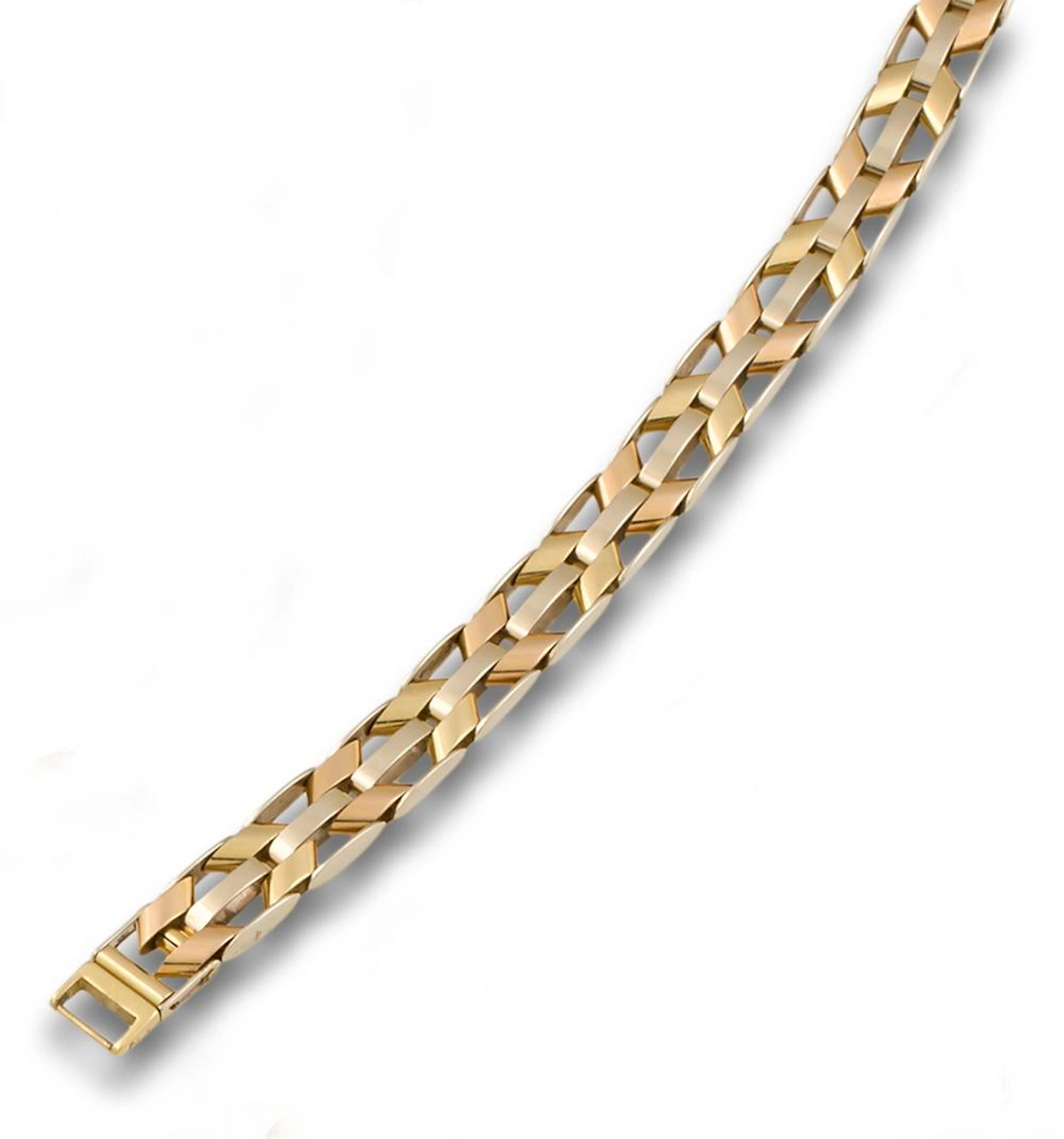 A GOLD BRACELET