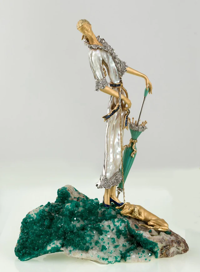 JEWELLERY SCULPTURE WOMAN WITH UMBRELLA