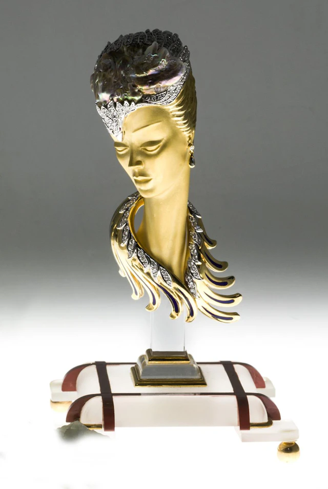 WILD JEWEL SCULPTURE BASE AND CASE