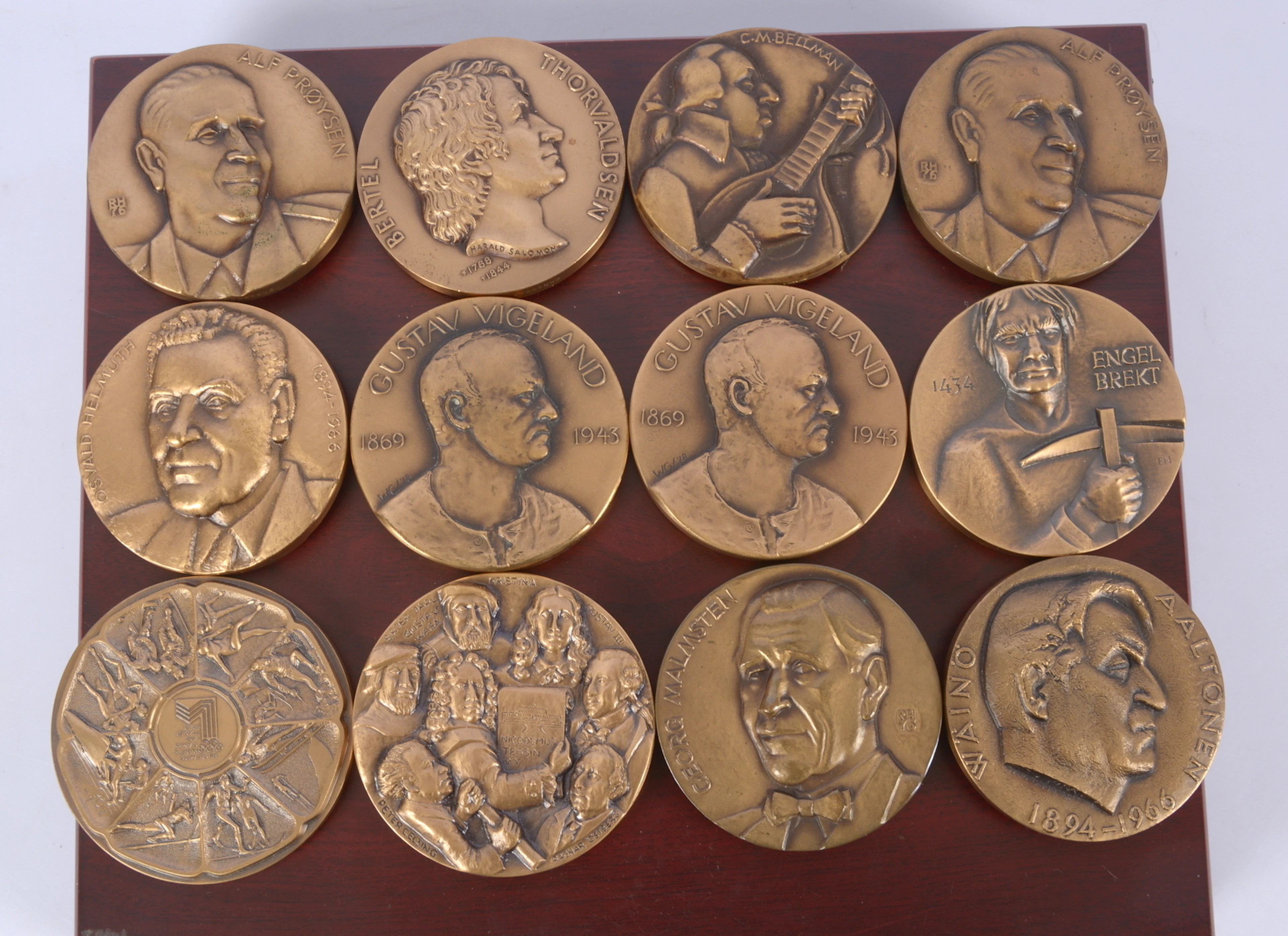 MEDALJER 12 st, brons 1900 talets andra hälft.