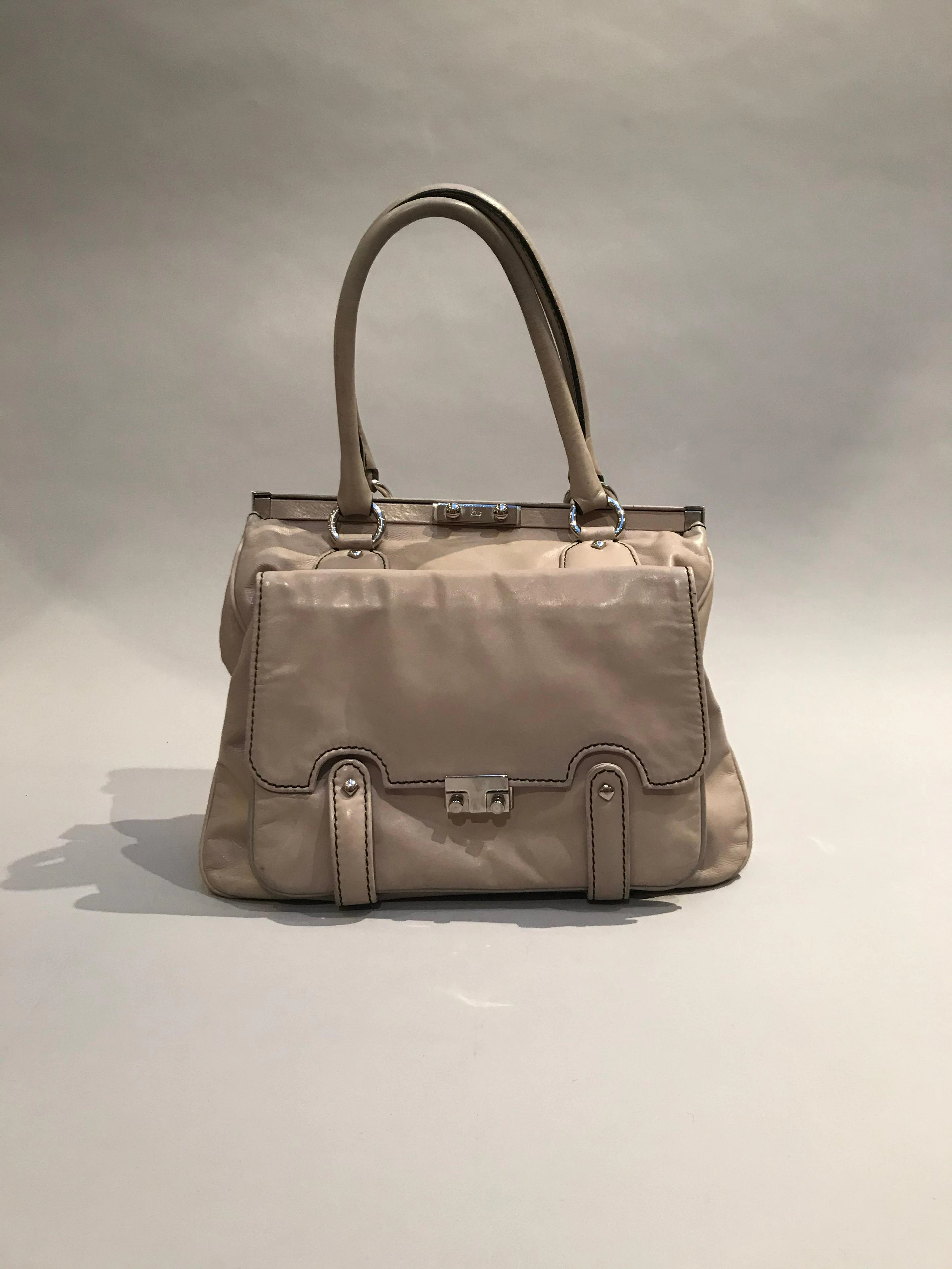VALENTINO GARAVANI SAC porté main en cuir taupe à