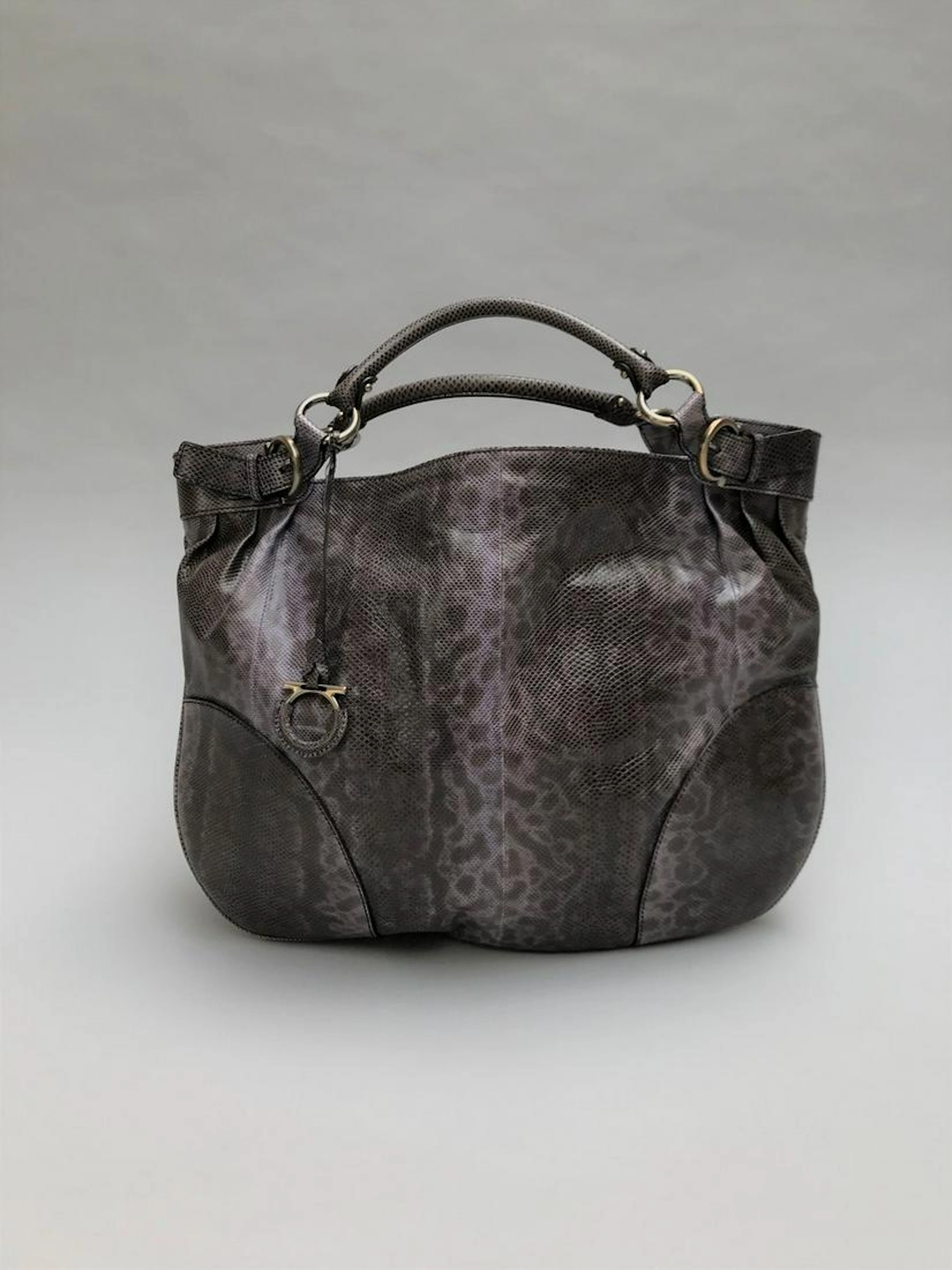 SALVATORE FERRAGAMO GRANG SAC CABAS en cuir violet