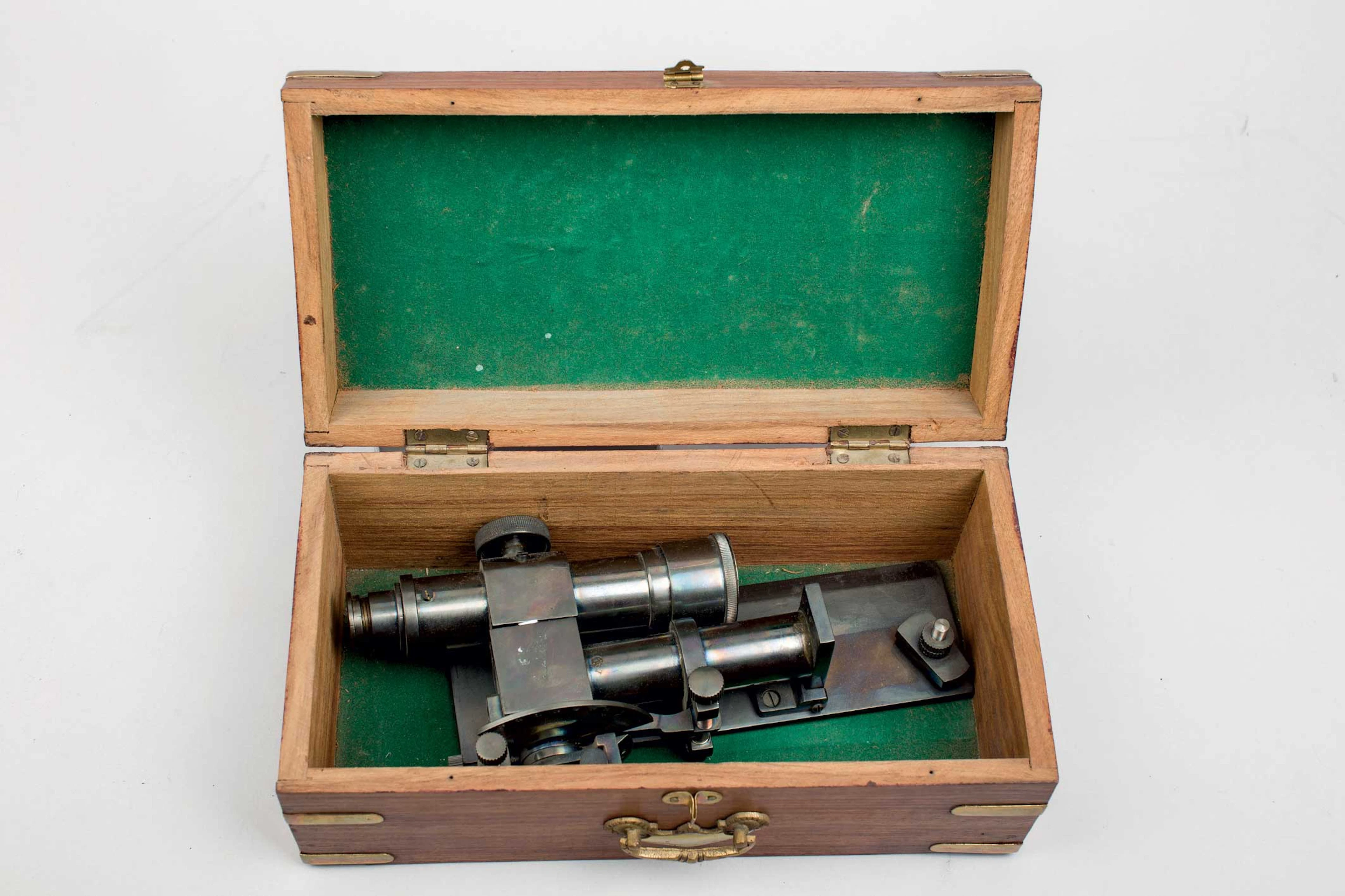 Microscopio. Antiguo
