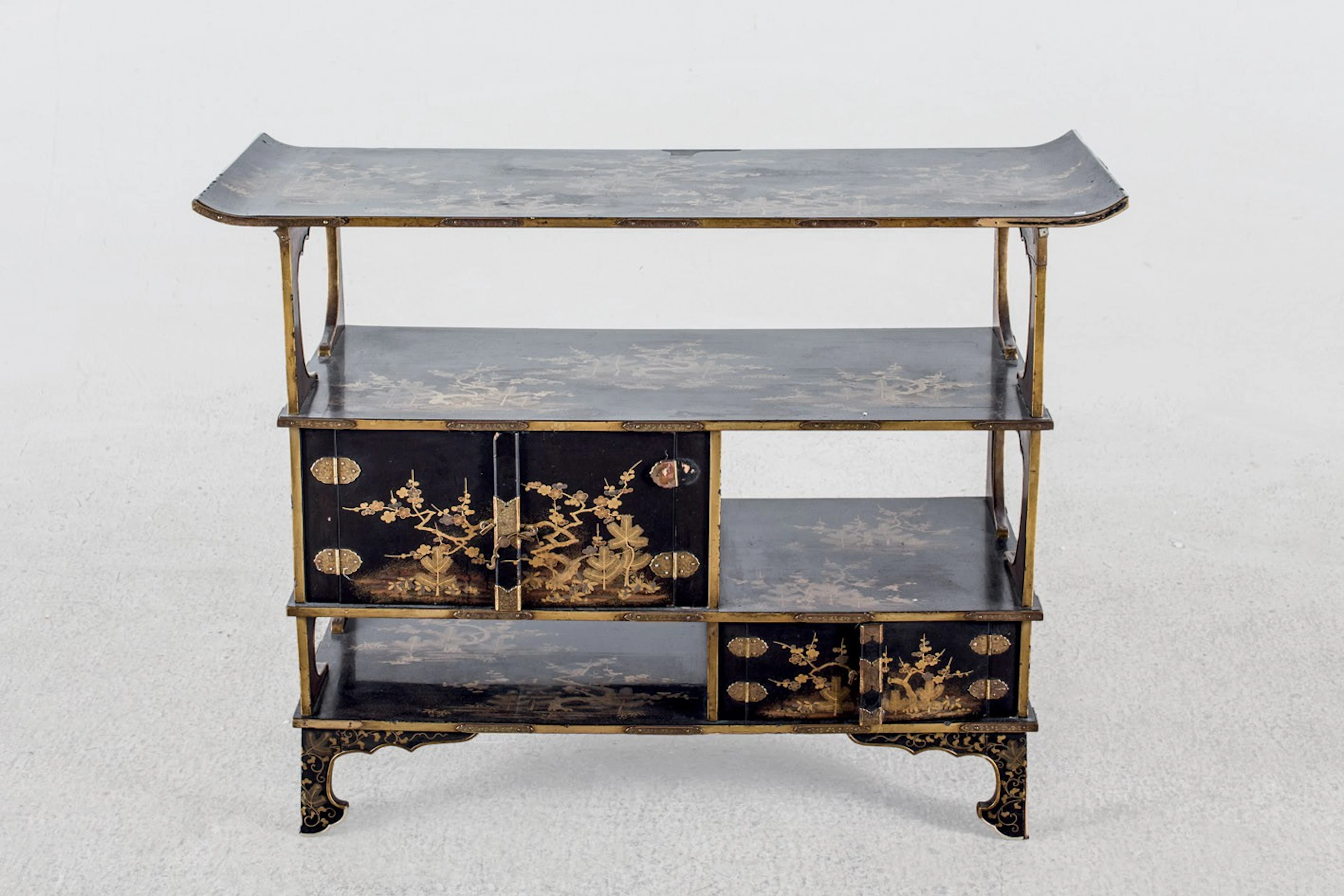 Mueble chino lacado en negro