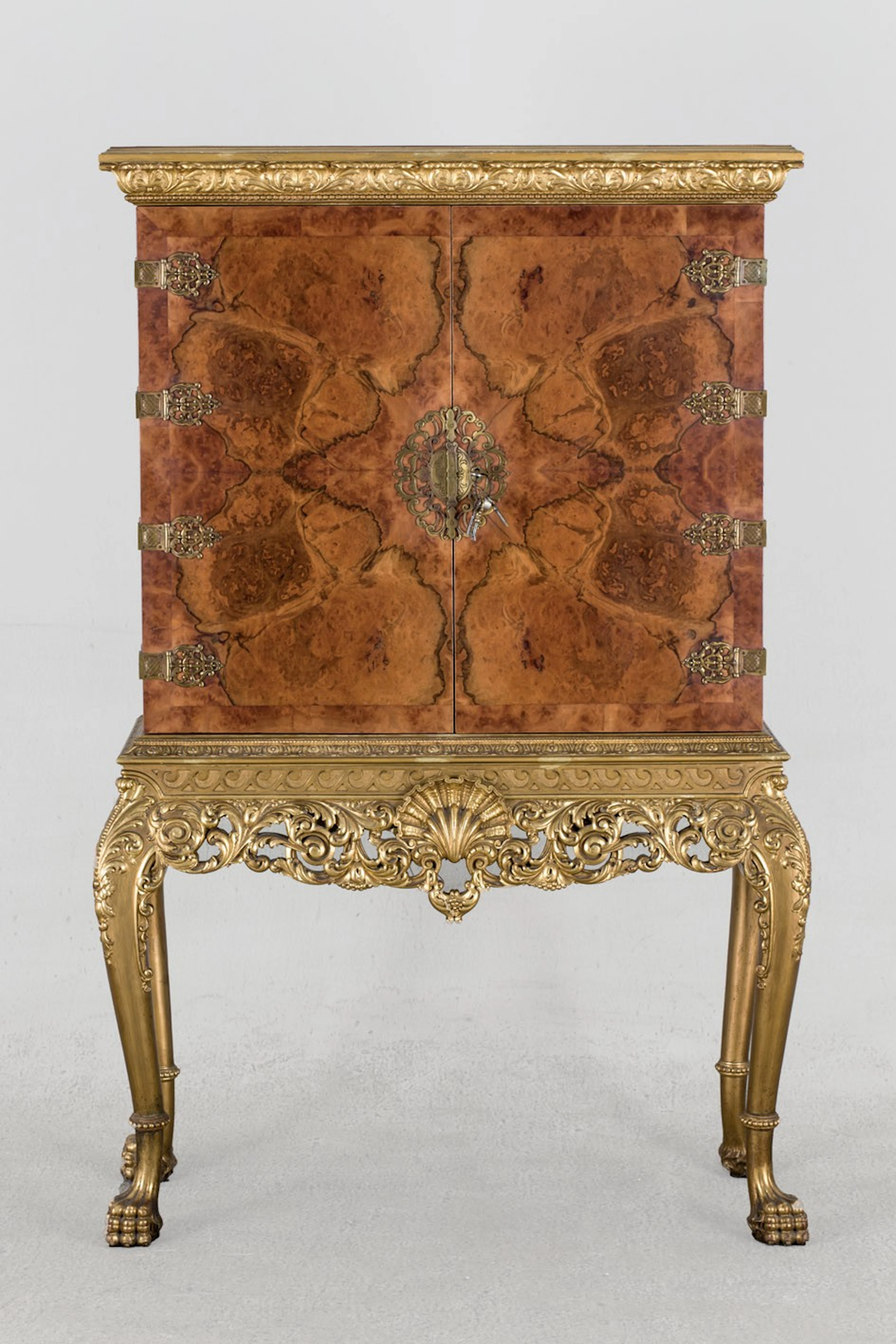 Mueble español tipo bargueño