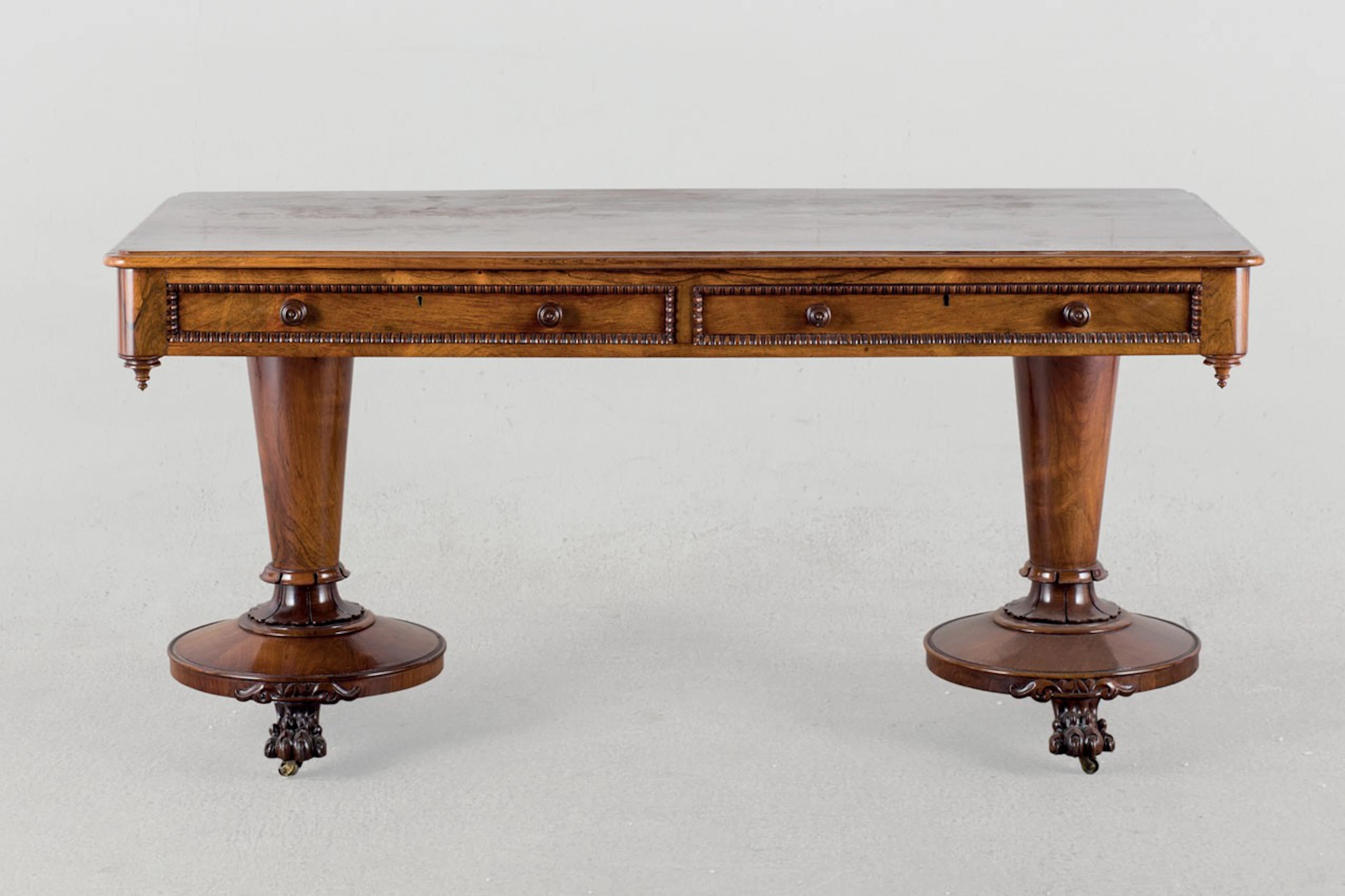 Mesa escritorio estilo victoriano