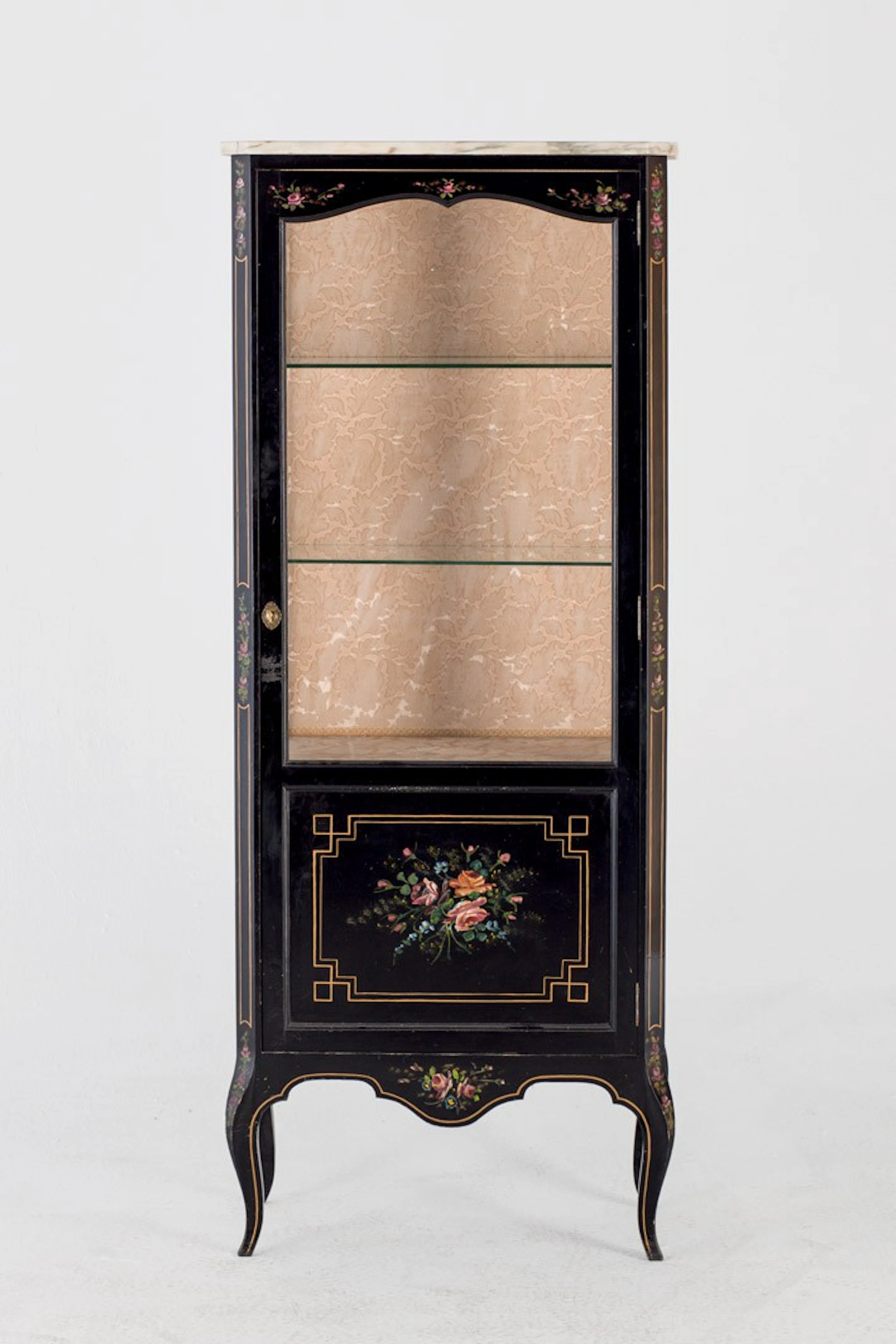 Vitrina de madera lacada