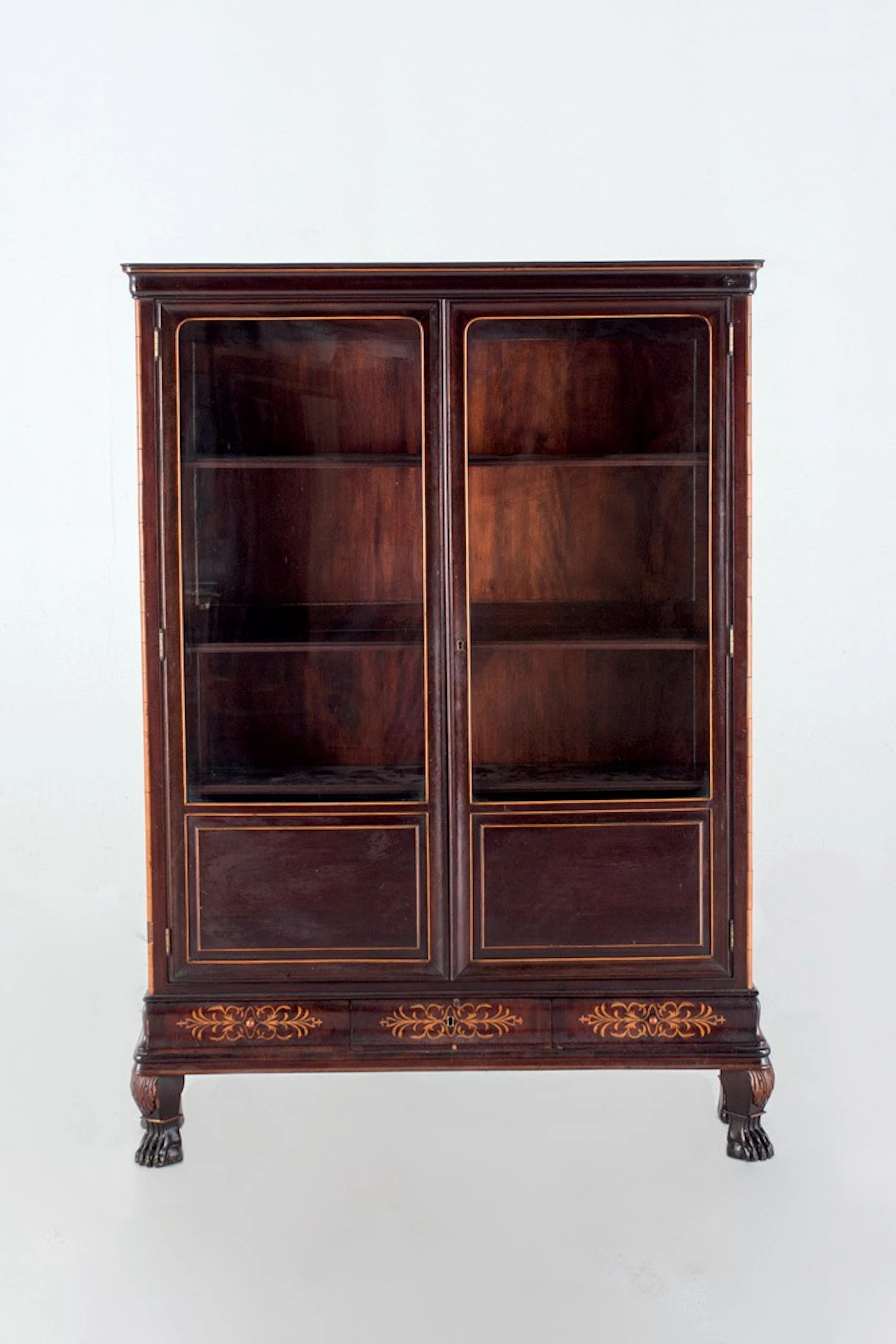 VItrina de madera de palo santo. Antigua