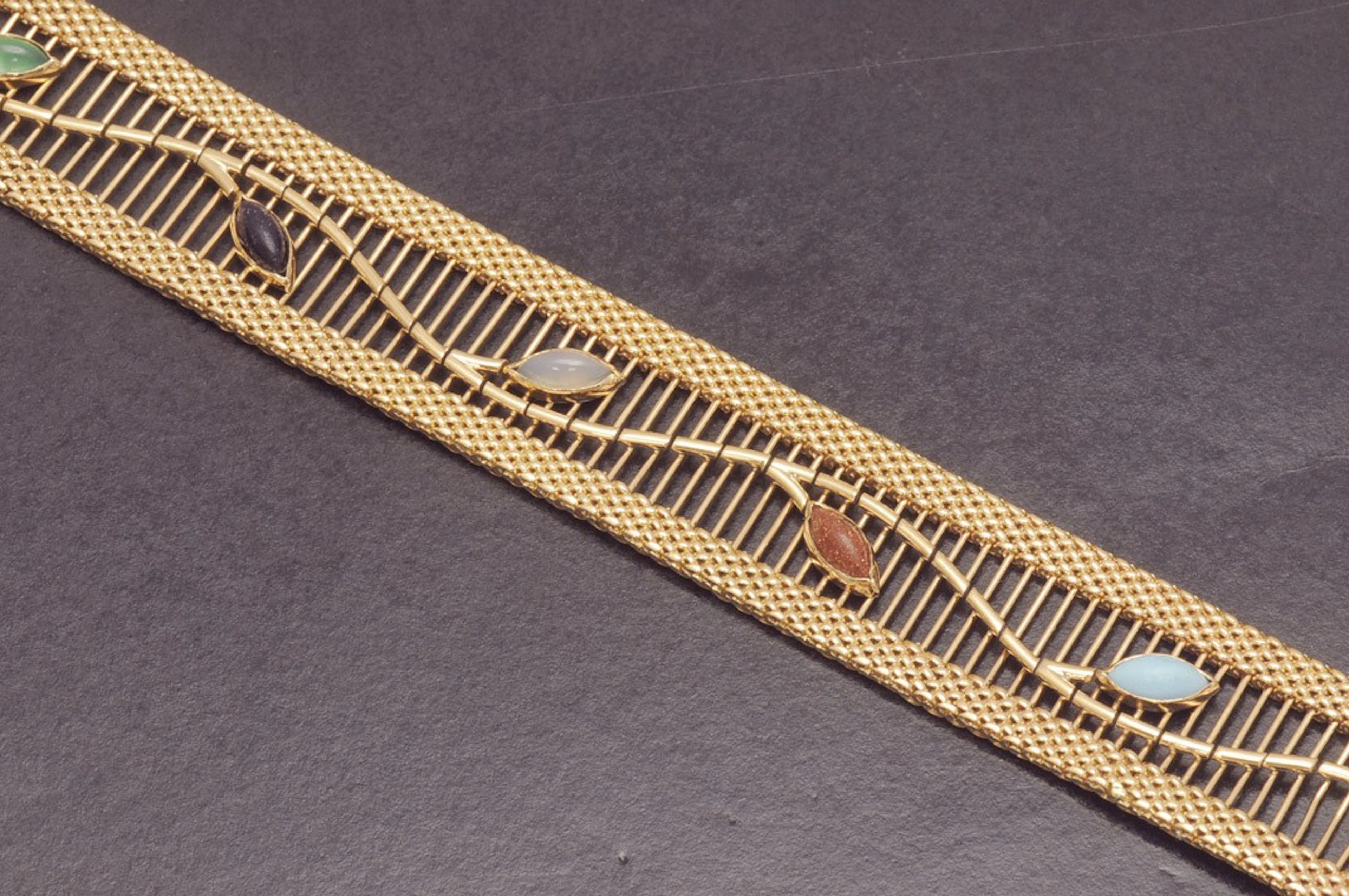 Pulsera de oro con cabujones