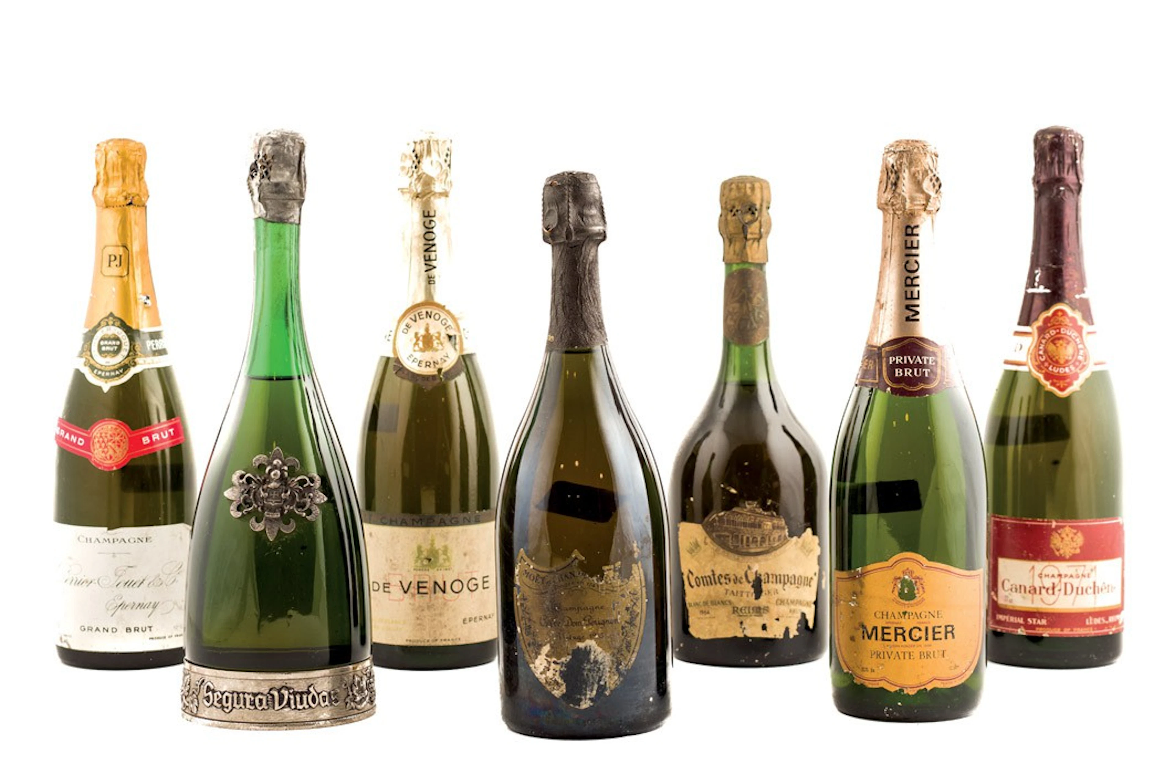 28 botellas de champán, cava y sidra