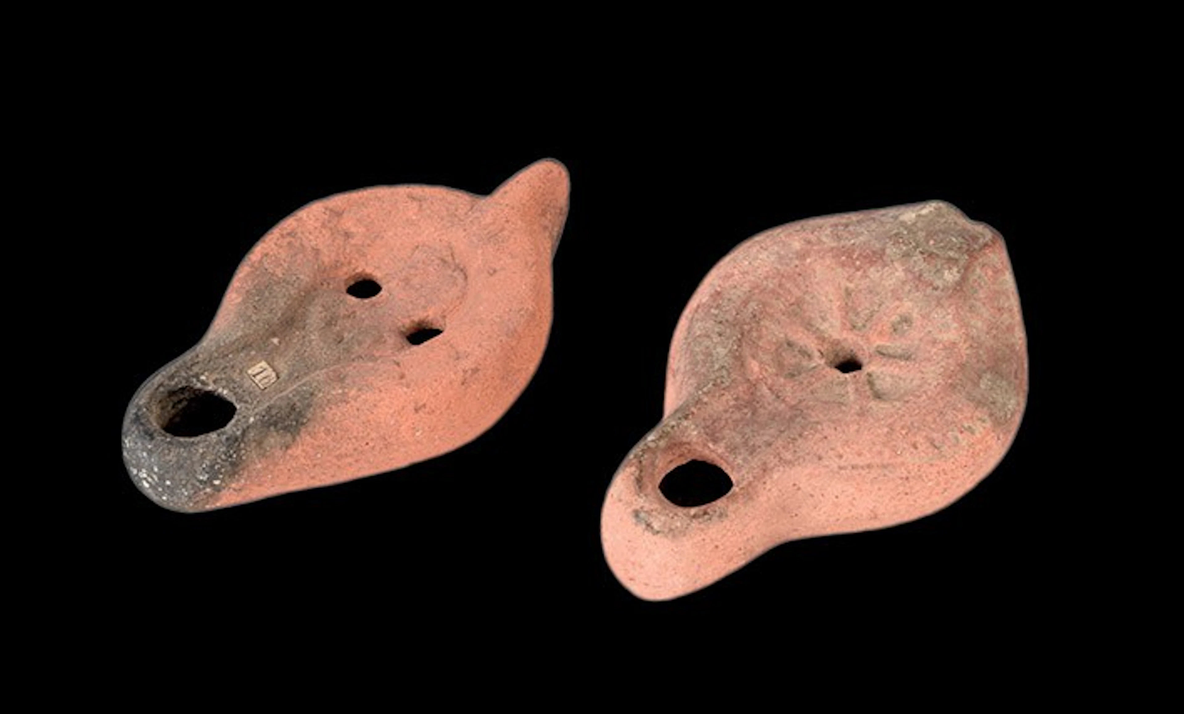 Pareja de lucernas bizantinas, SS. V-VII d. C.