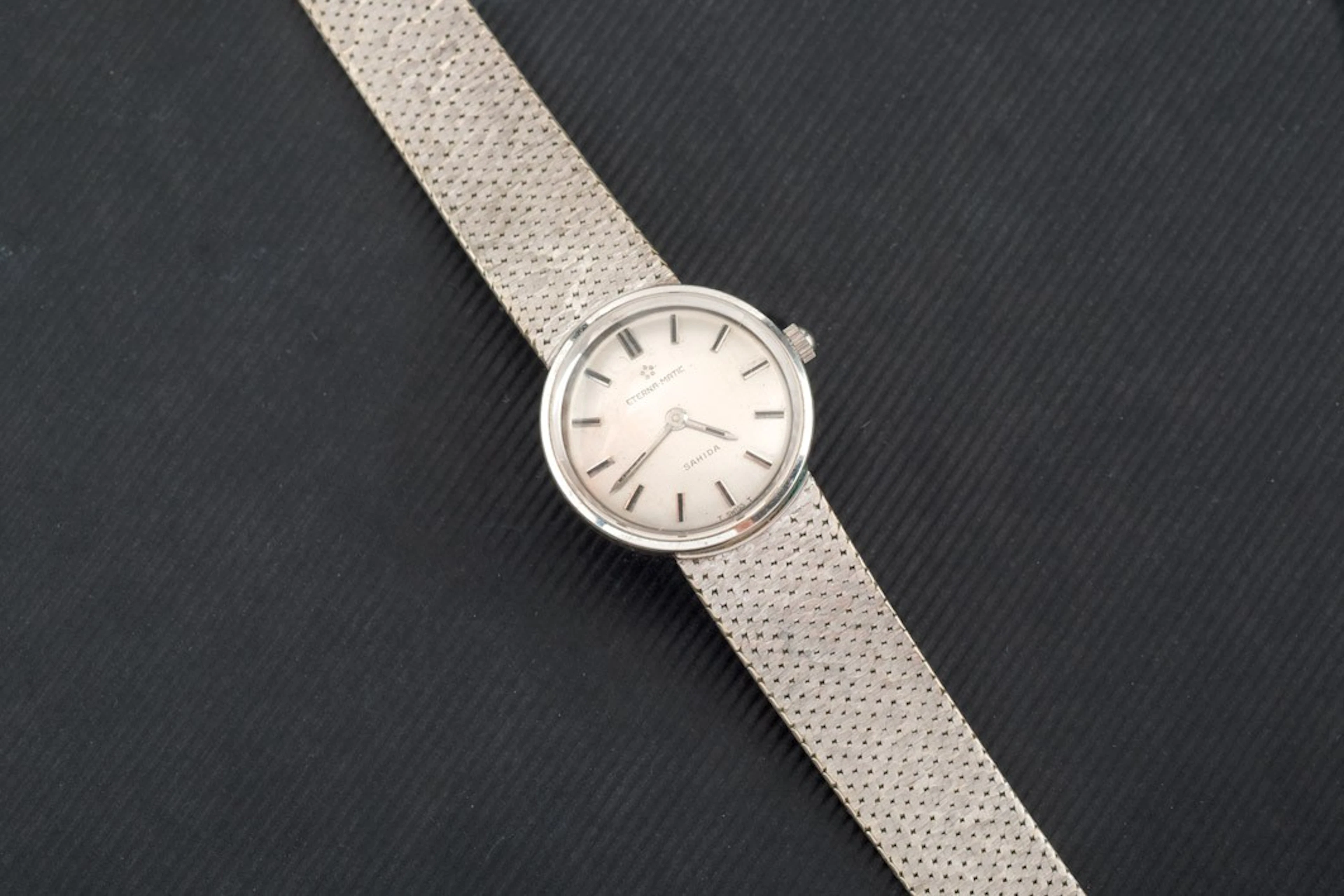 Reloj Eterna-Matic de oro para señora