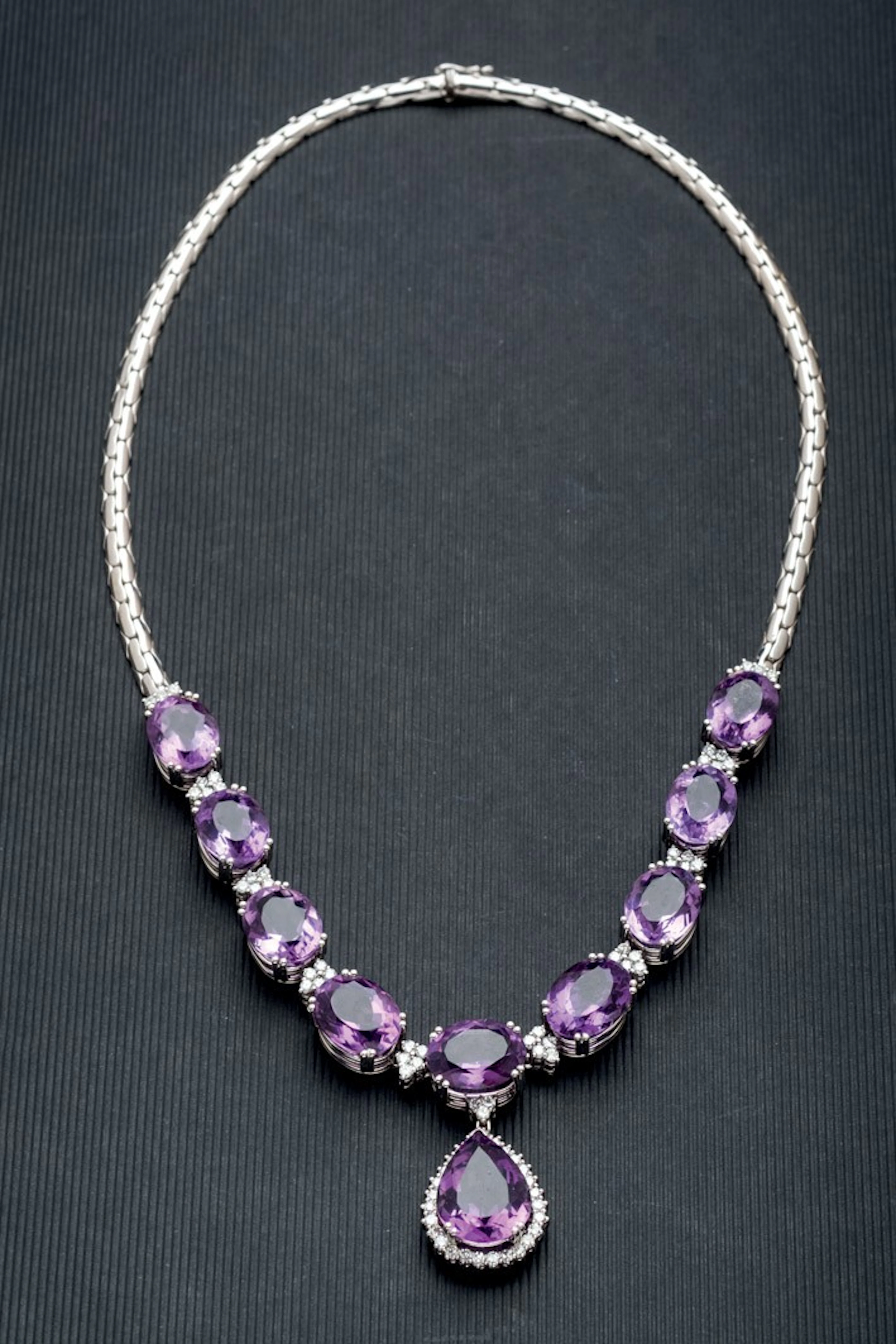 Gran collar de amatistas y brillantes