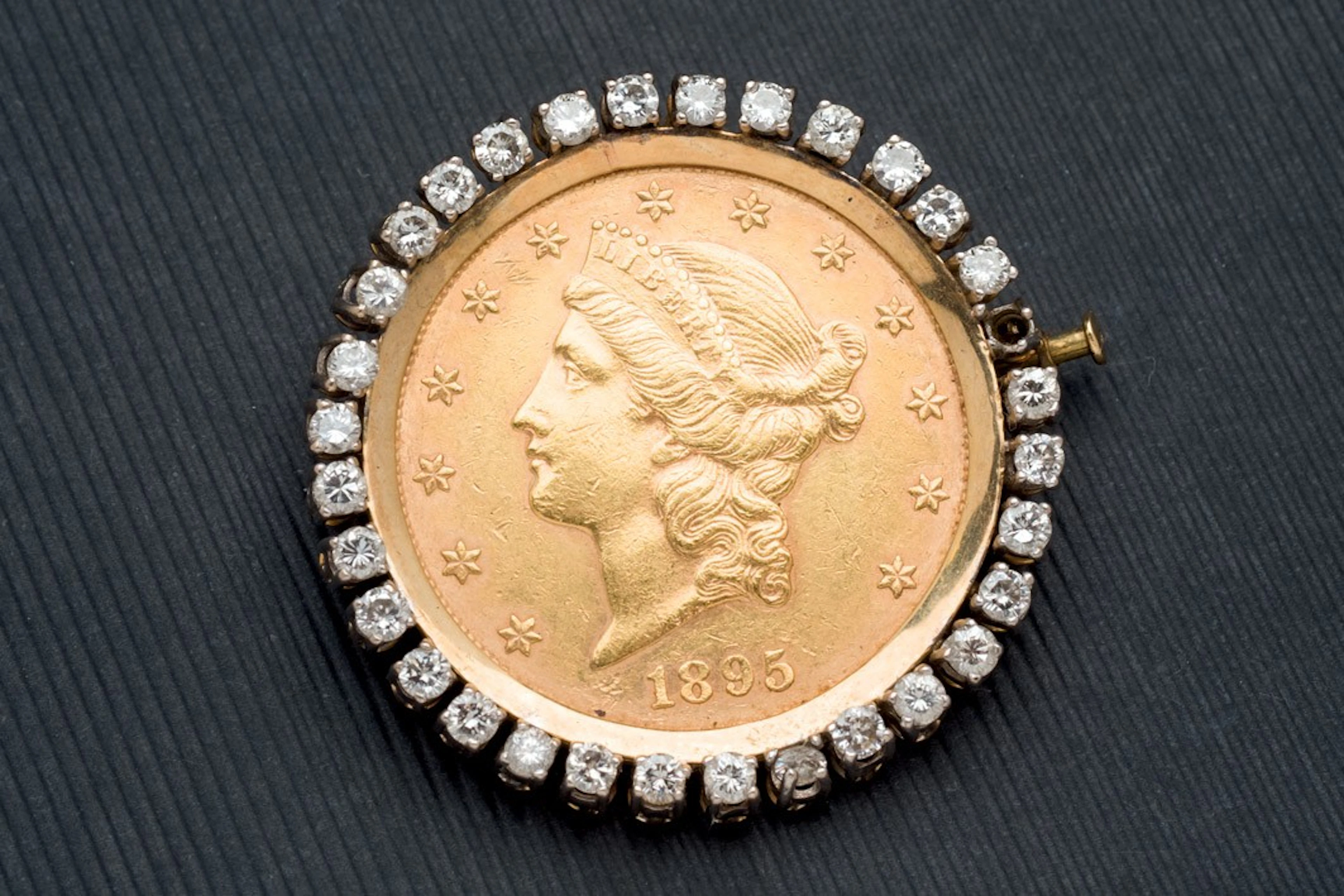 Broche colgante moneda 20 dólares con diamantes