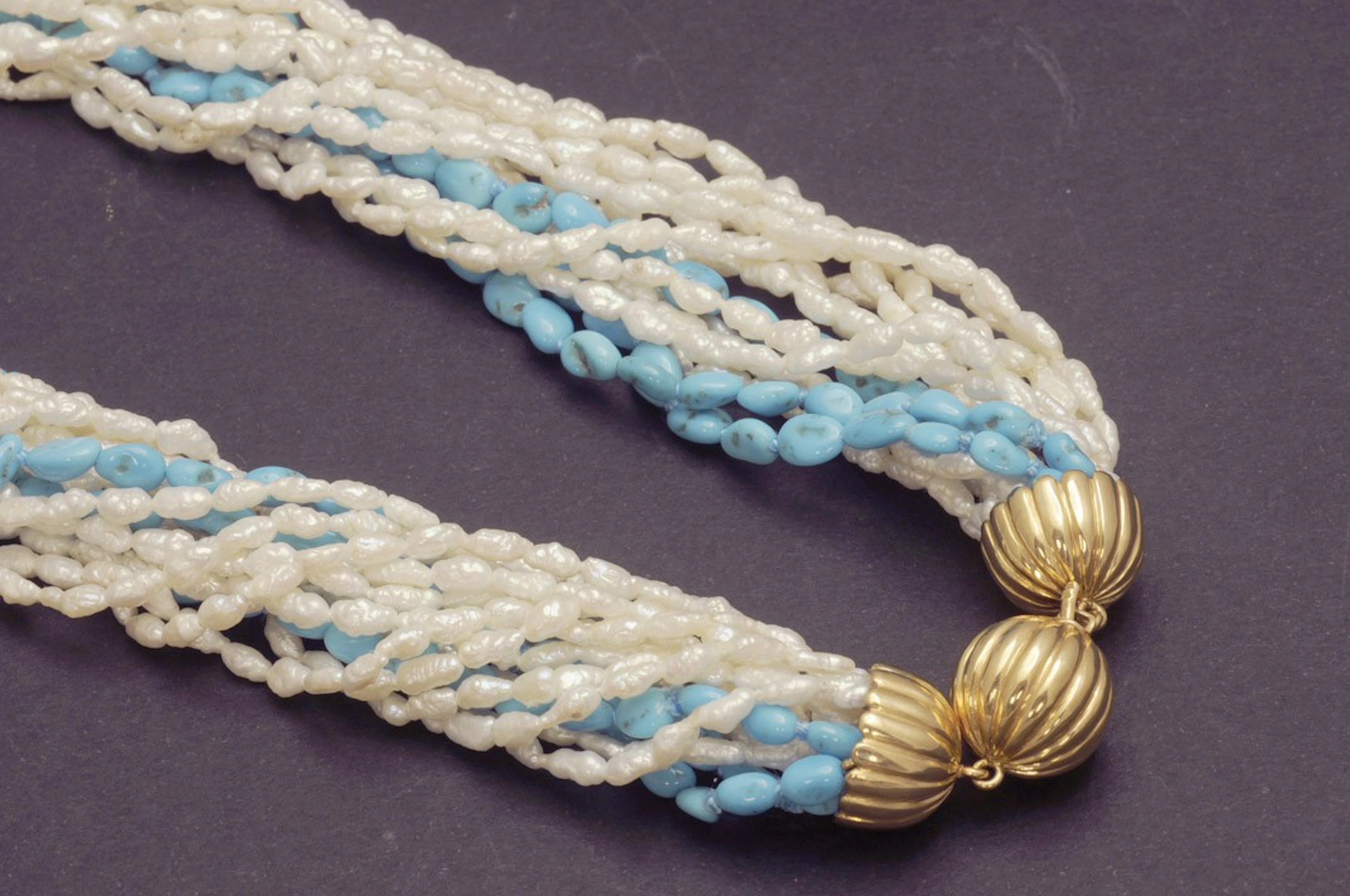 Collar de perlas de río y turquesas